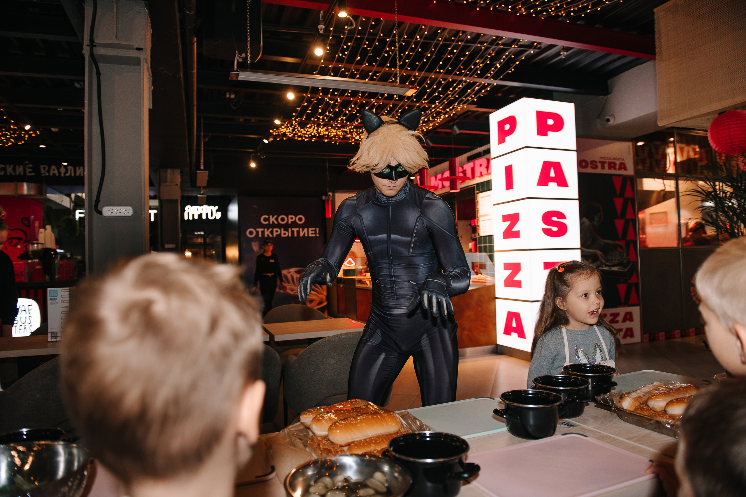 Гастродвор. Детский мастер-класс по приготовлению хот-догов🌭. Фотограф Валерия Голубева (Миронова)