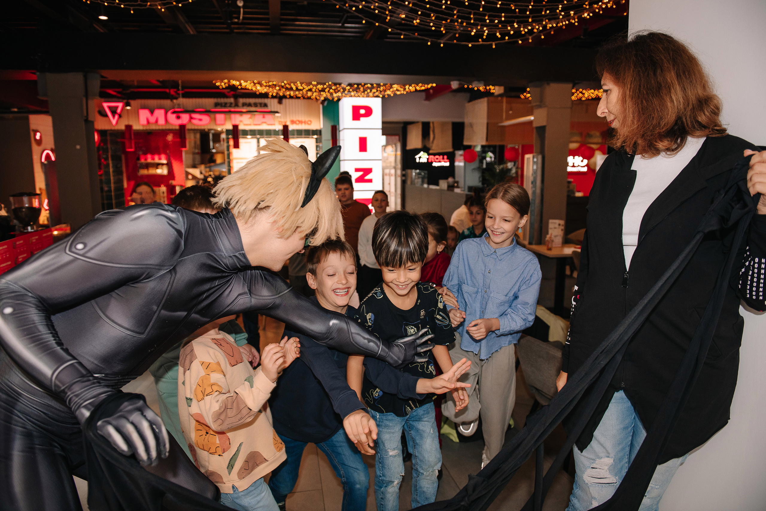 Гастродвор. Детский мастер-класс по приготовлению хот-догов🌭. Фотограф Валерия Голубева (Миронова)