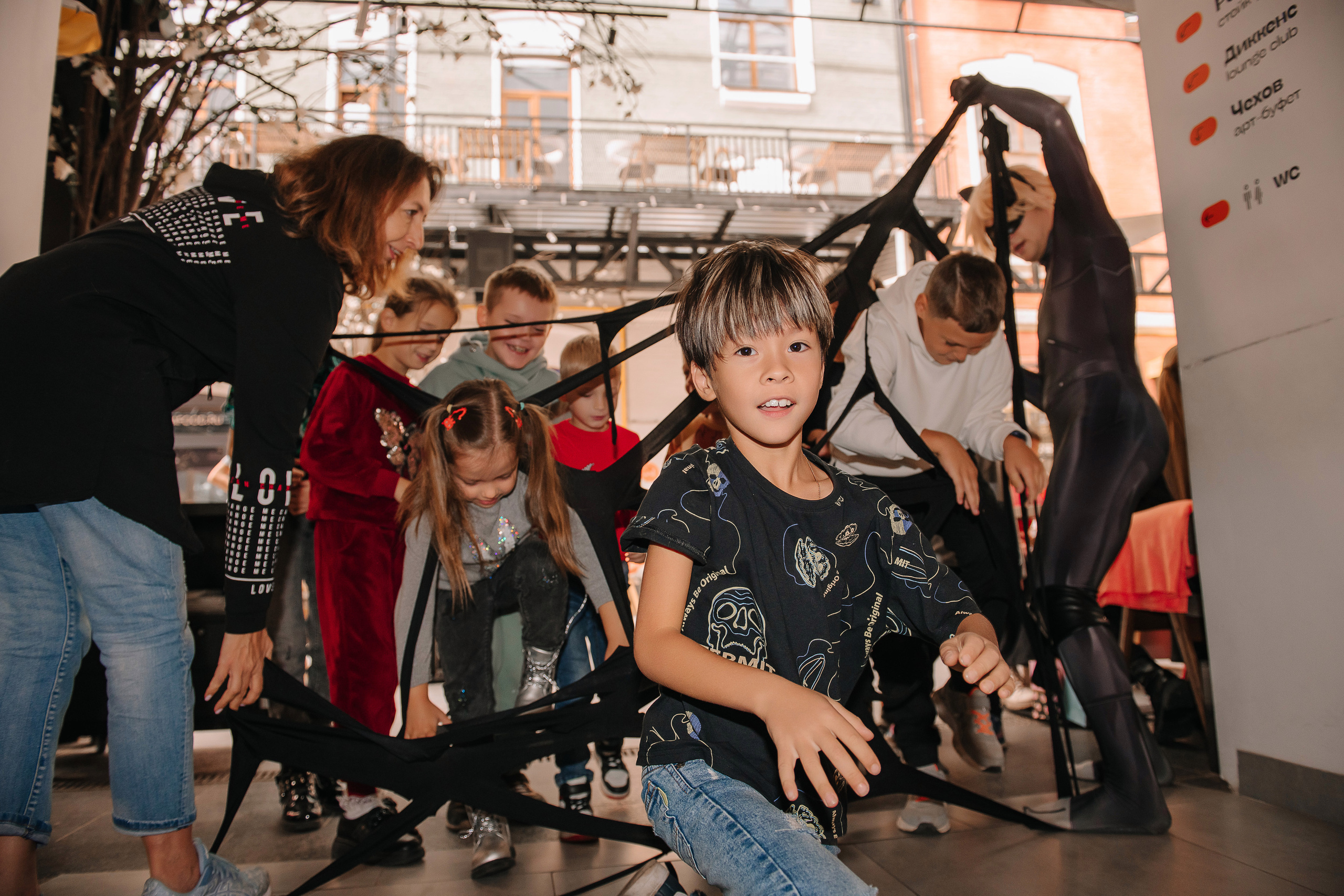 Гастродвор. Детский мастер-класс по приготовлению хот-догов🌭. Фотограф Валерия Голубева (Миронова)