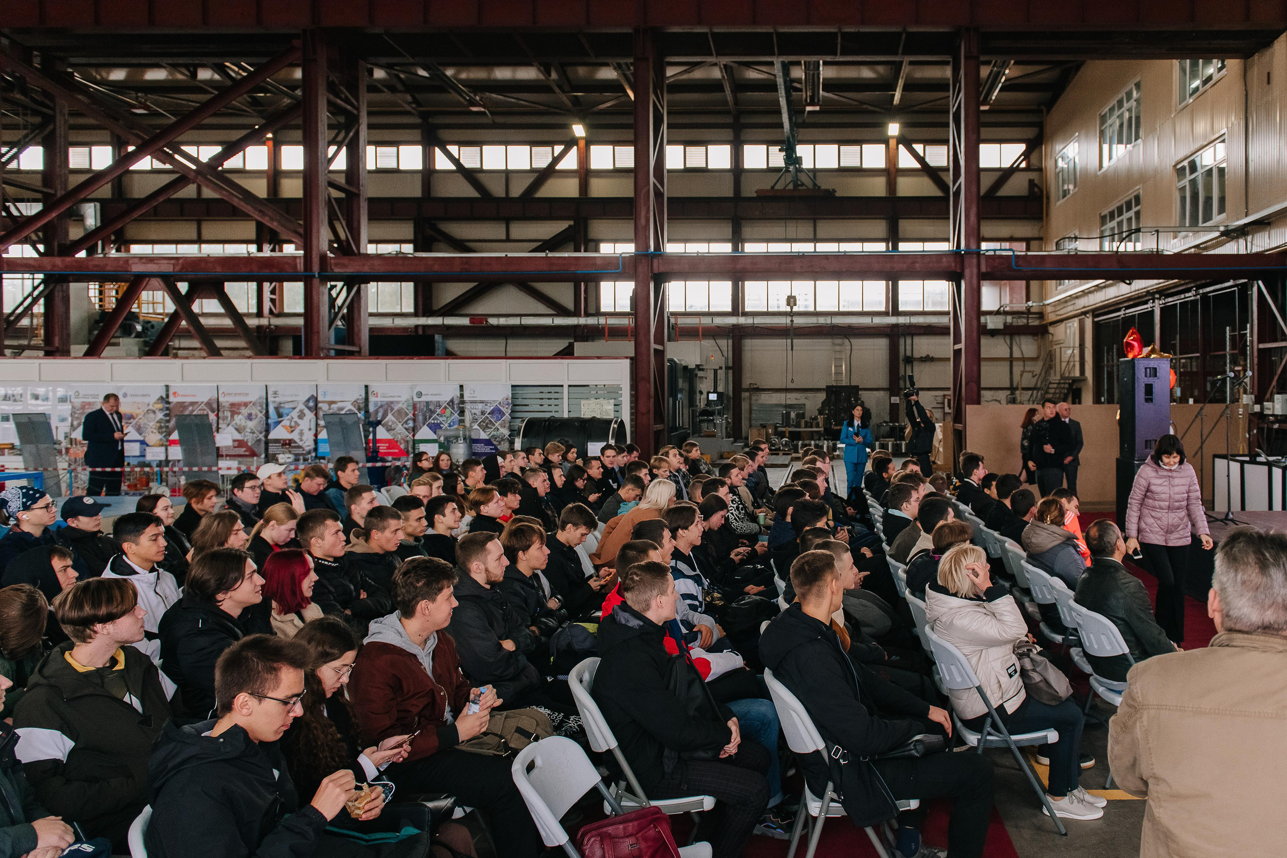 День открытых дверей на Саратовском арматурном заводе. Фотограф Валерия Голубева (Миронова)