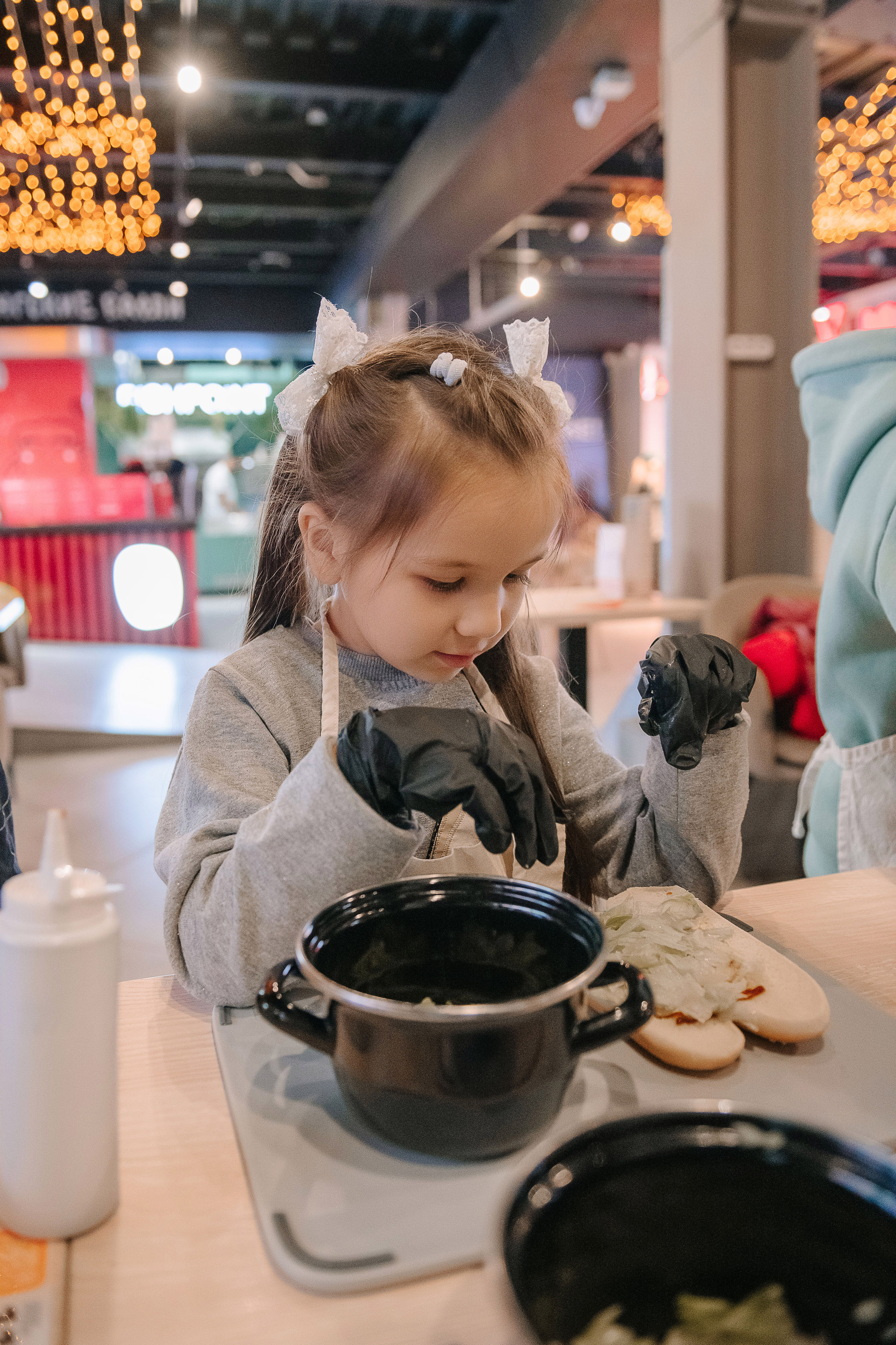 Гастродвор. Детский мастер-класс по приготовлению хот-догов🌭. Фотограф Валерия Голубева (Миронова)
