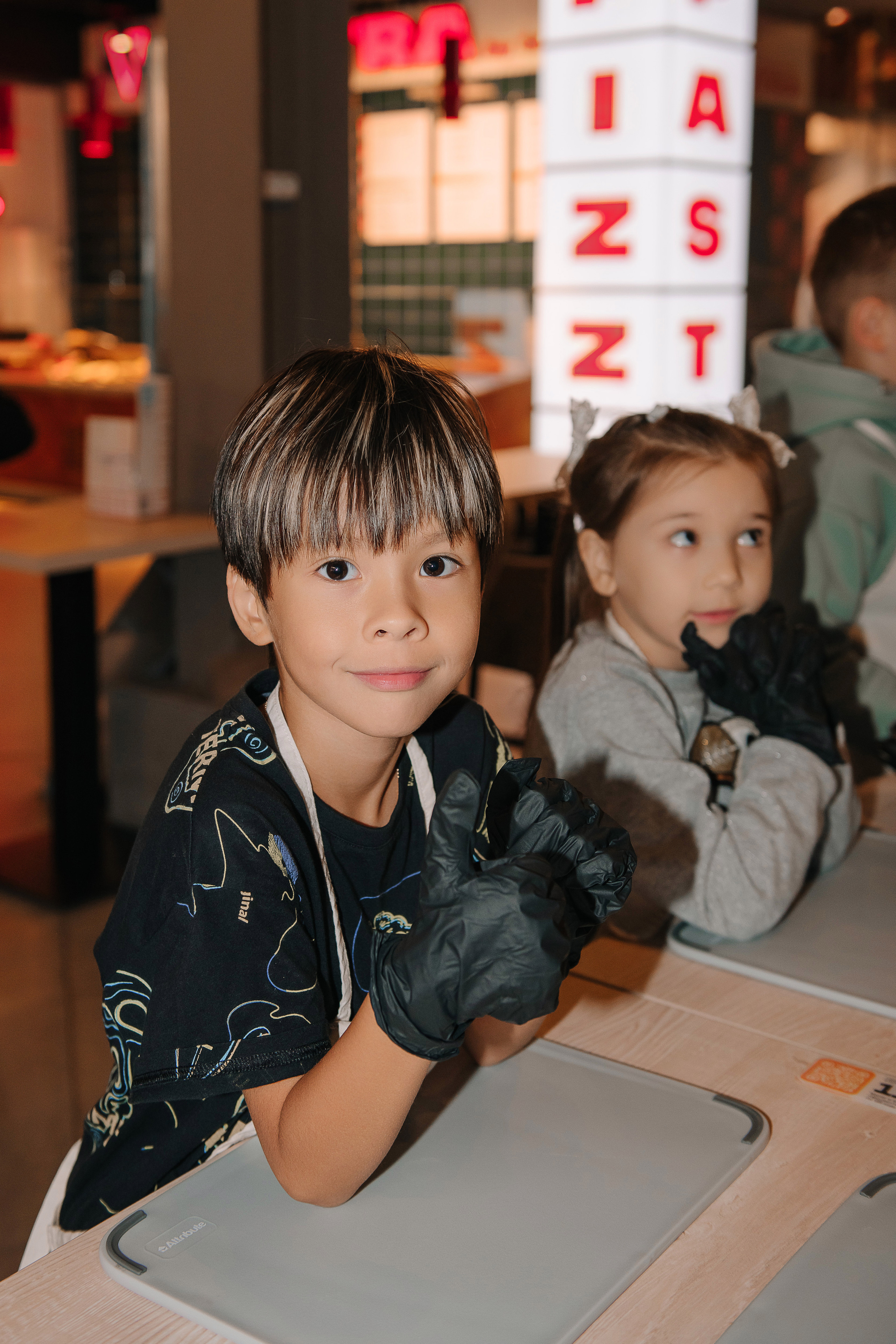Гастродвор. Детский мастер-класс по приготовлению хот-догов🌭. Фотограф Валерия Голубева (Миронова)