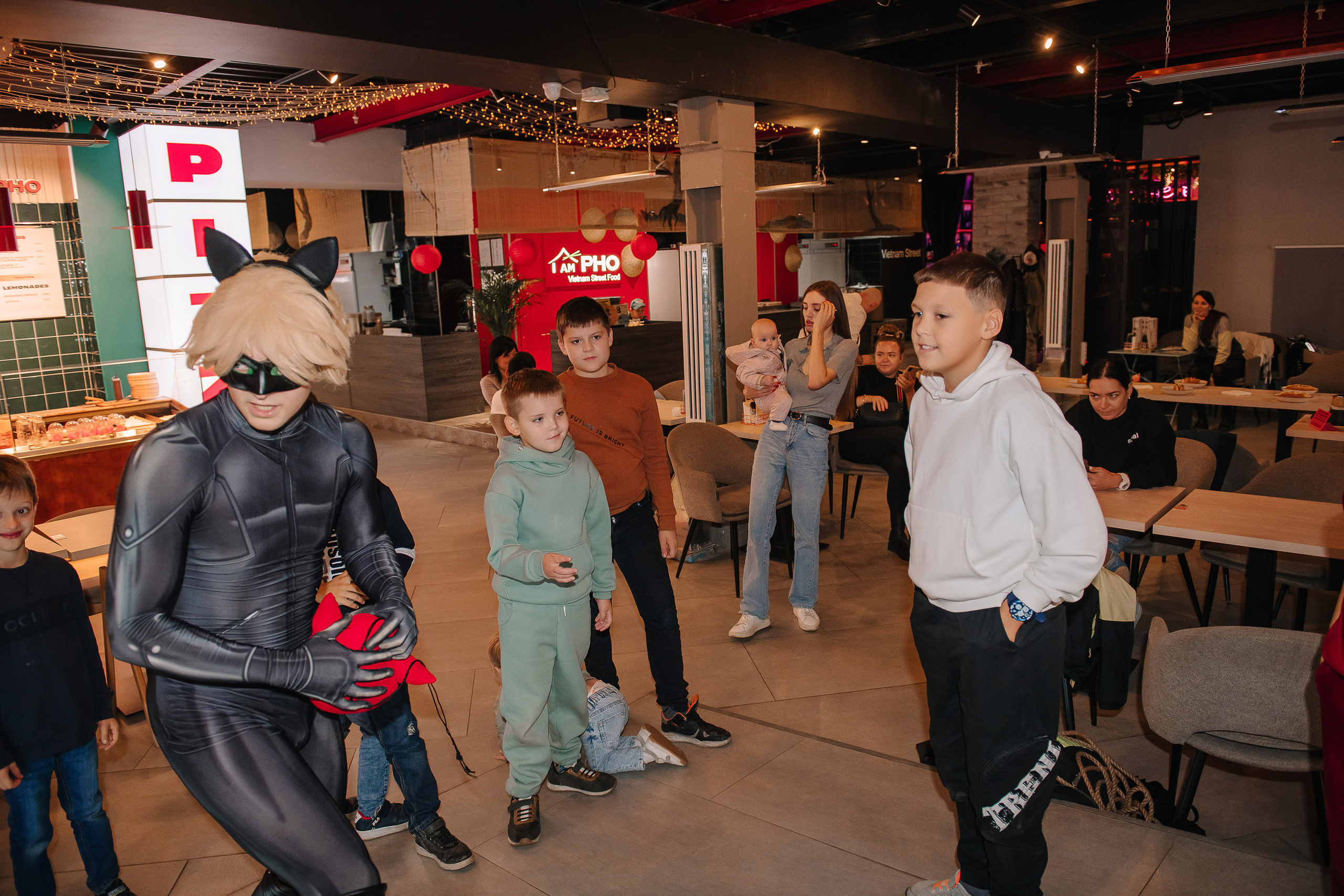 Гастродвор. Детский мастер-класс по приготовлению хот-догов🌭. Фотограф Валерия Голубева (Миронова)