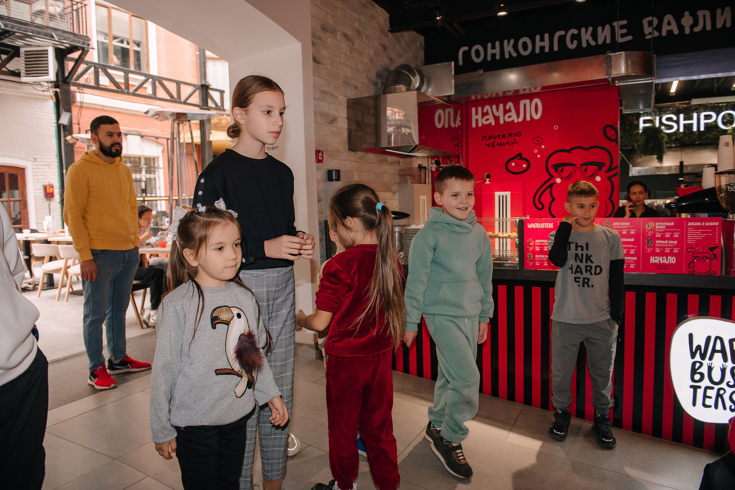 Гастродвор. Детский мастер-класс по приготовлению хот-догов🌭. Фотограф Валерия Голубева (Миронова)