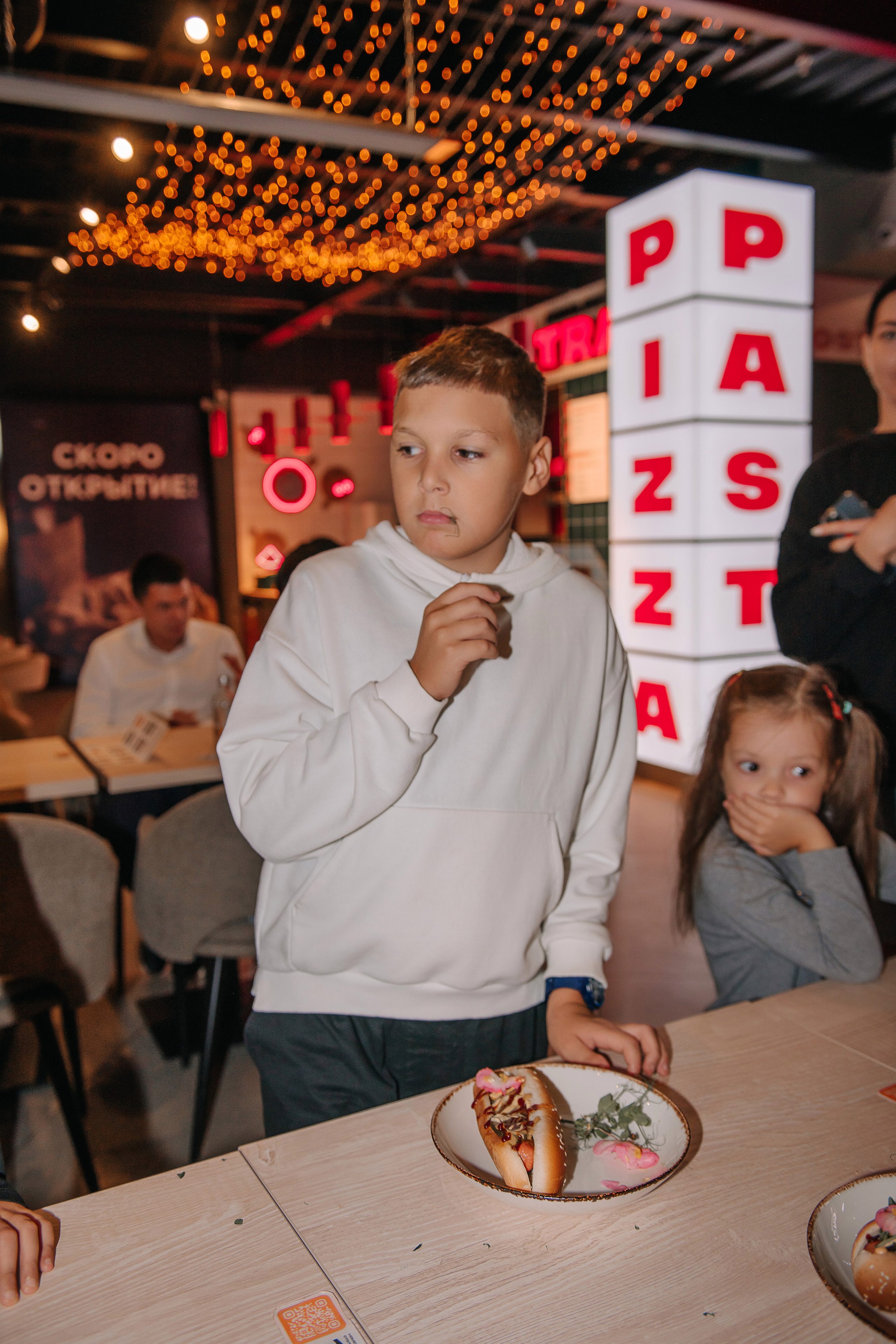 Гастродвор. Детский мастер-класс по приготовлению хот-догов🌭. Фотограф Валерия Голубева (Миронова)