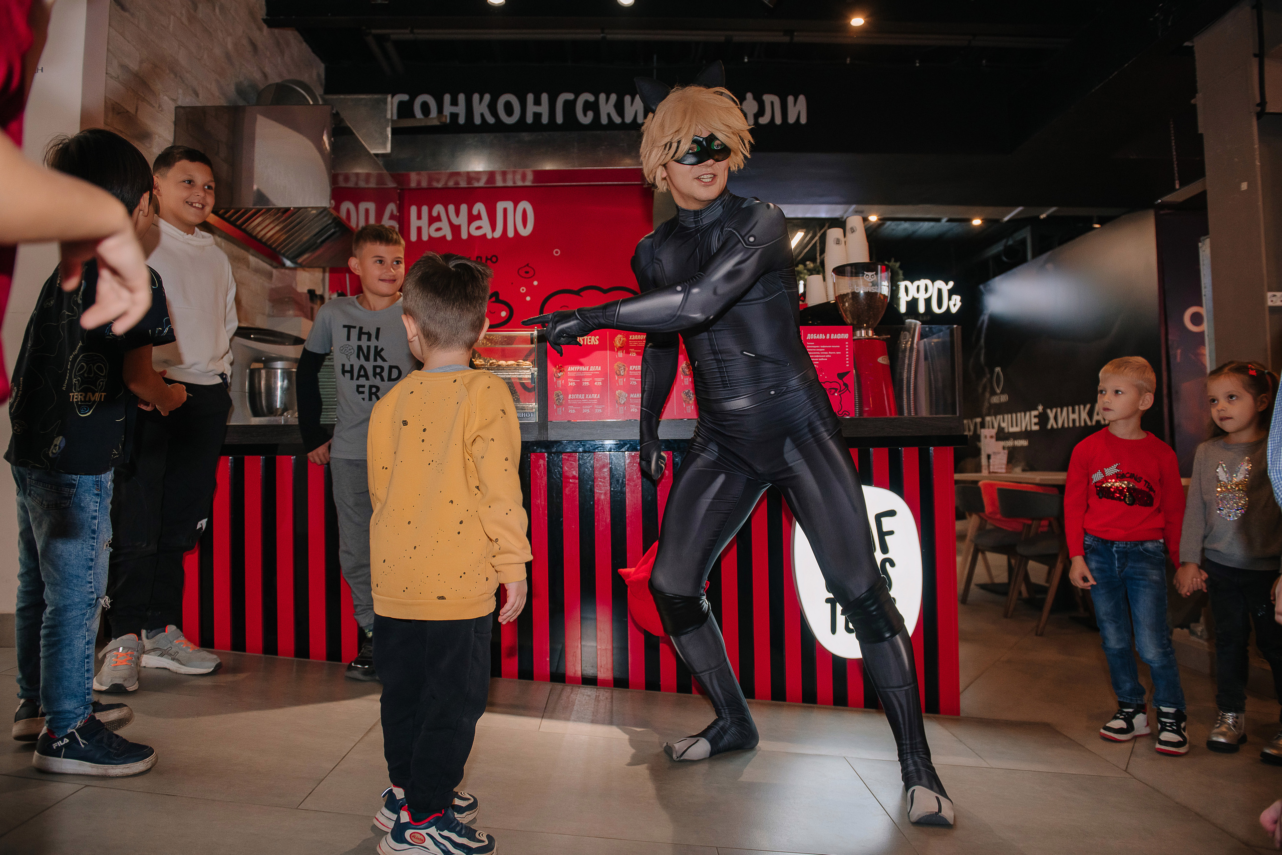 Гастродвор. Детский мастер-класс по приготовлению хот-догов🌭. Фотограф Валерия Голубева (Миронова)