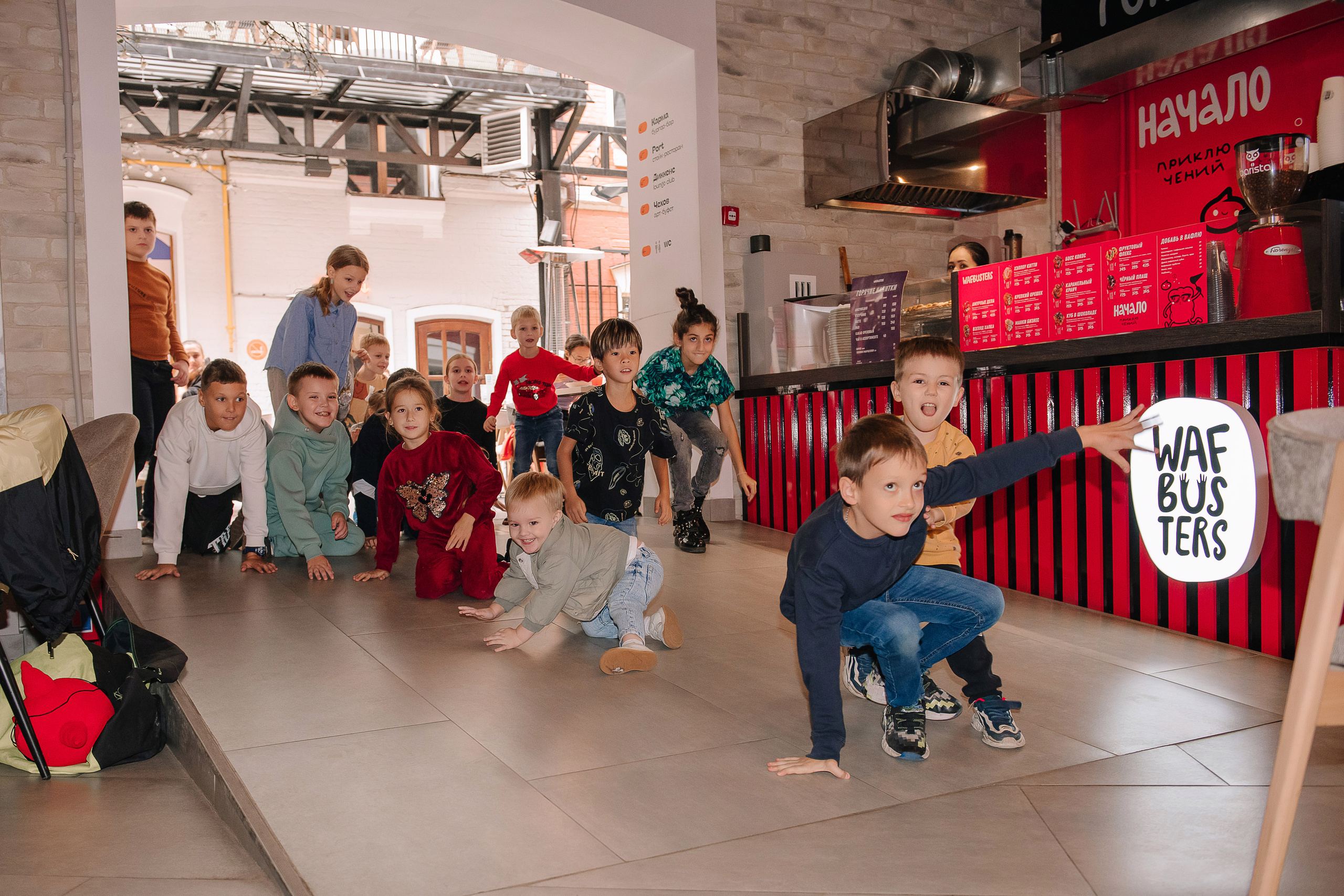 Гастродвор. Детский мастер-класс по приготовлению хот-догов🌭. Фотограф Валерия Голубева (Миронова)