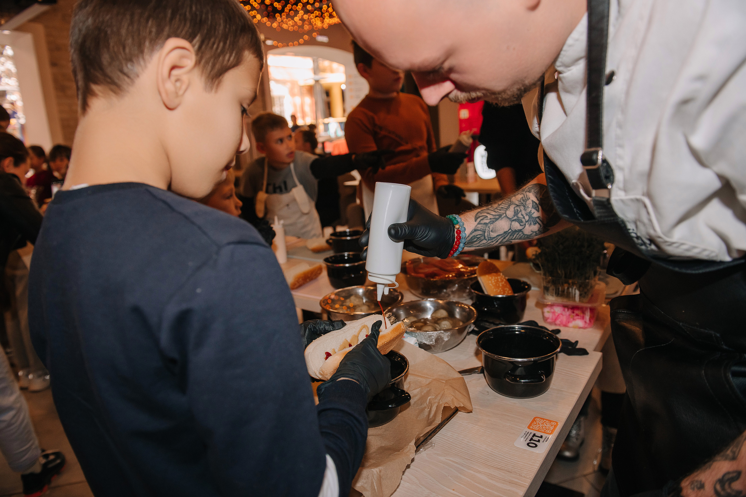 Гастродвор. Детский мастер-класс по приготовлению хот-догов🌭. Фотограф Валерия Голубева (Миронова)