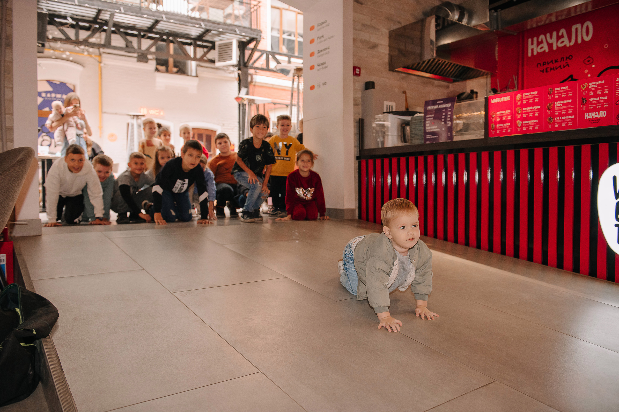 Гастродвор. Детский мастер-класс по приготовлению хот-догов🌭. Фотограф Валерия Голубева (Миронова)