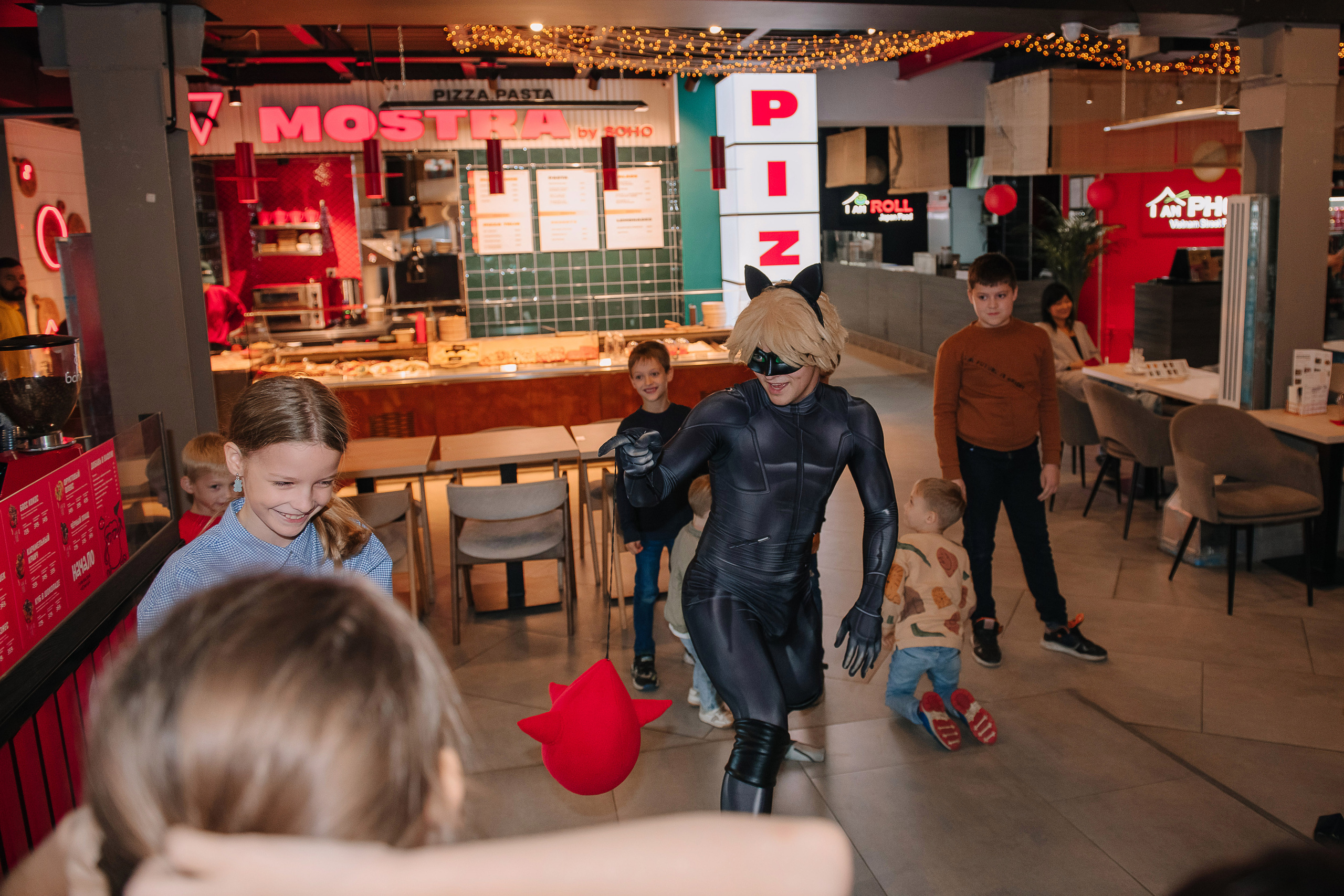 Гастродвор. Детский мастер-класс по приготовлению хот-догов🌭. Фотограф Валерия Голубева (Миронова)