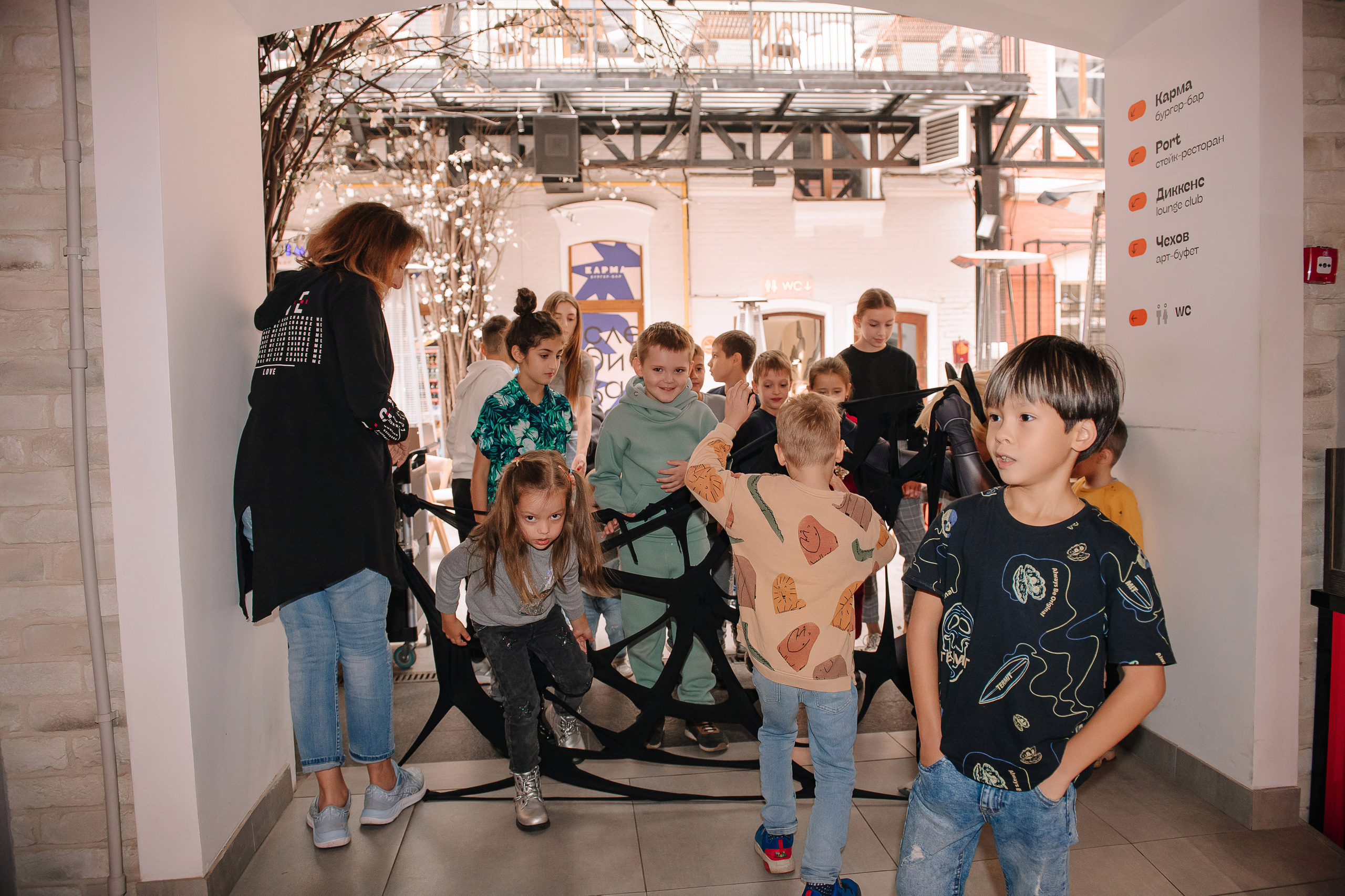 Гастродвор. Детский мастер-класс по приготовлению хот-догов🌭. Фотограф Валерия Голубева (Миронова)