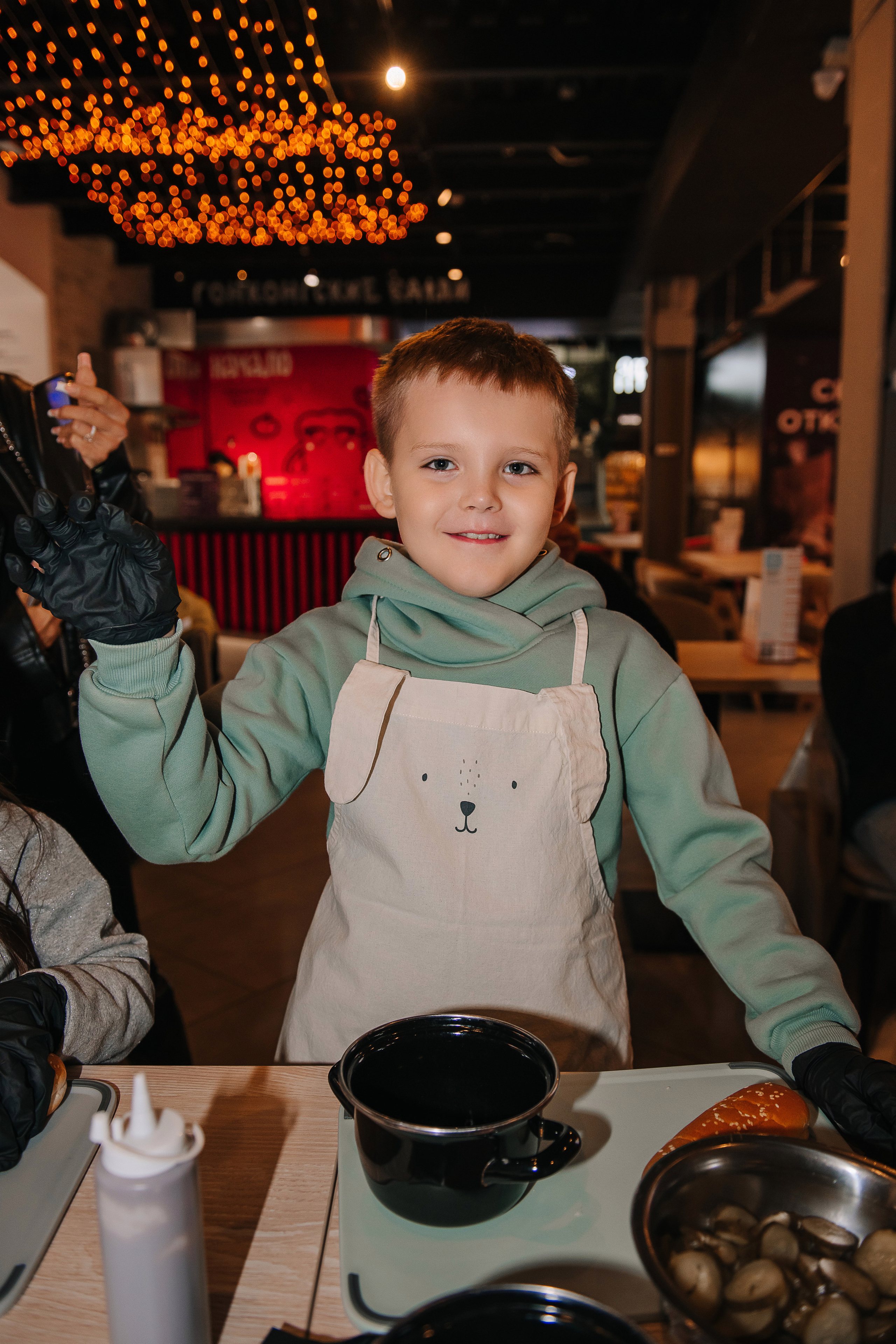 Гастродвор. Детский мастер-класс по приготовлению хот-догов🌭. Фотограф Валерия Голубева (Миронова)