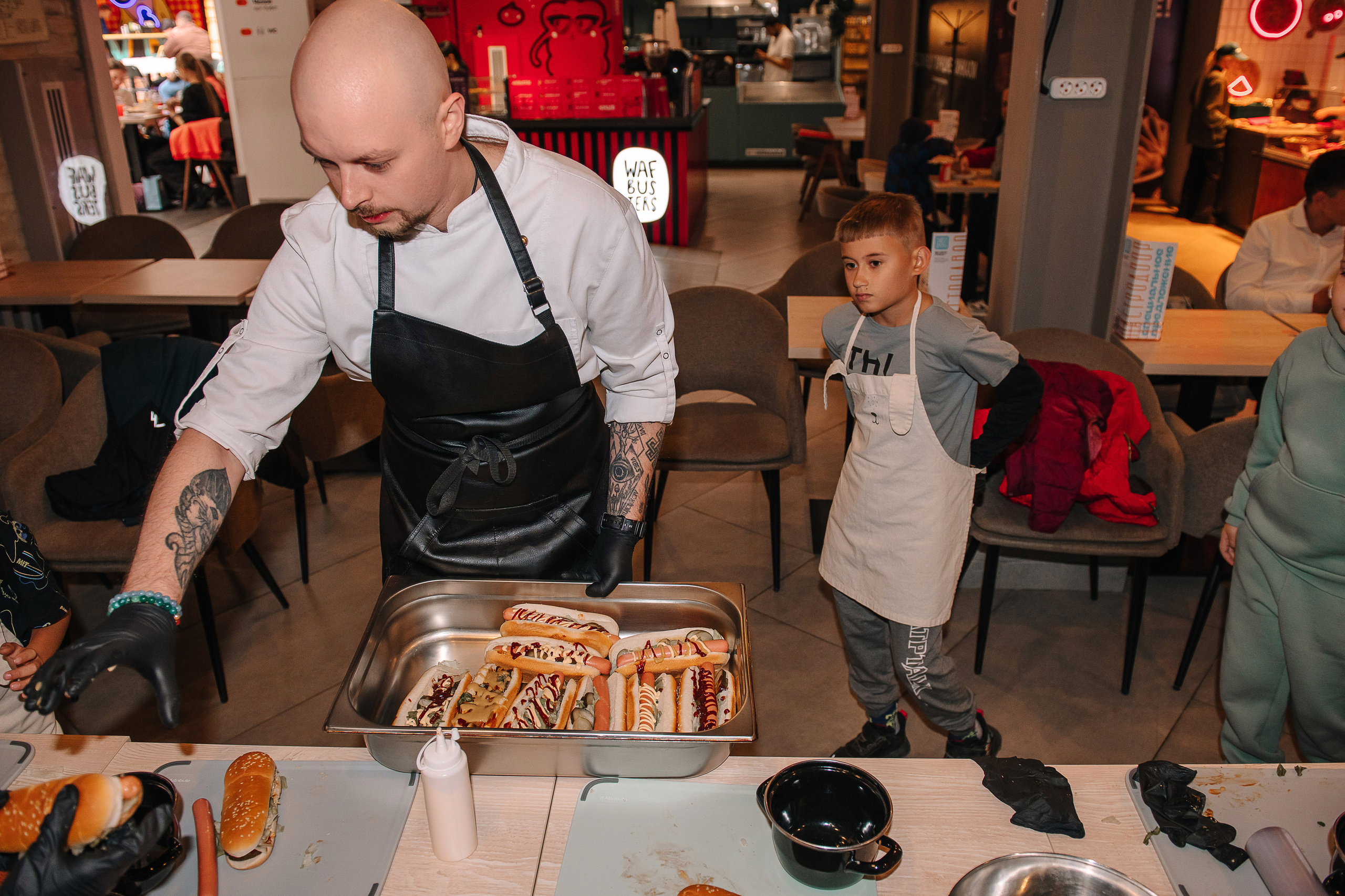 Гастродвор. Детский мастер-класс по приготовлению хот-догов🌭. Фотограф Валерия Голубева (Миронова)