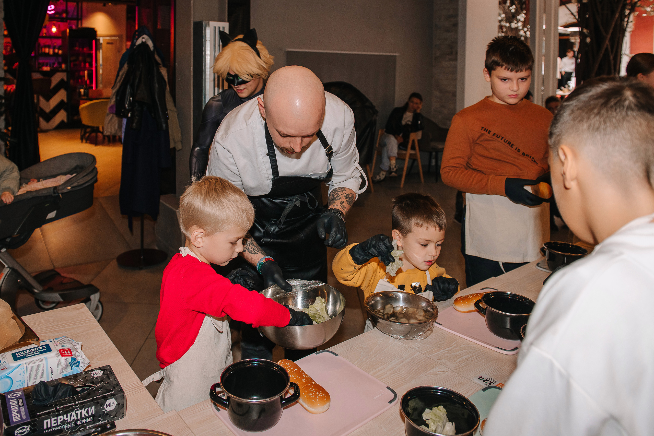 Гастродвор. Детский мастер-класс по приготовлению хот-догов🌭. Фотограф Валерия Голубева (Миронова)