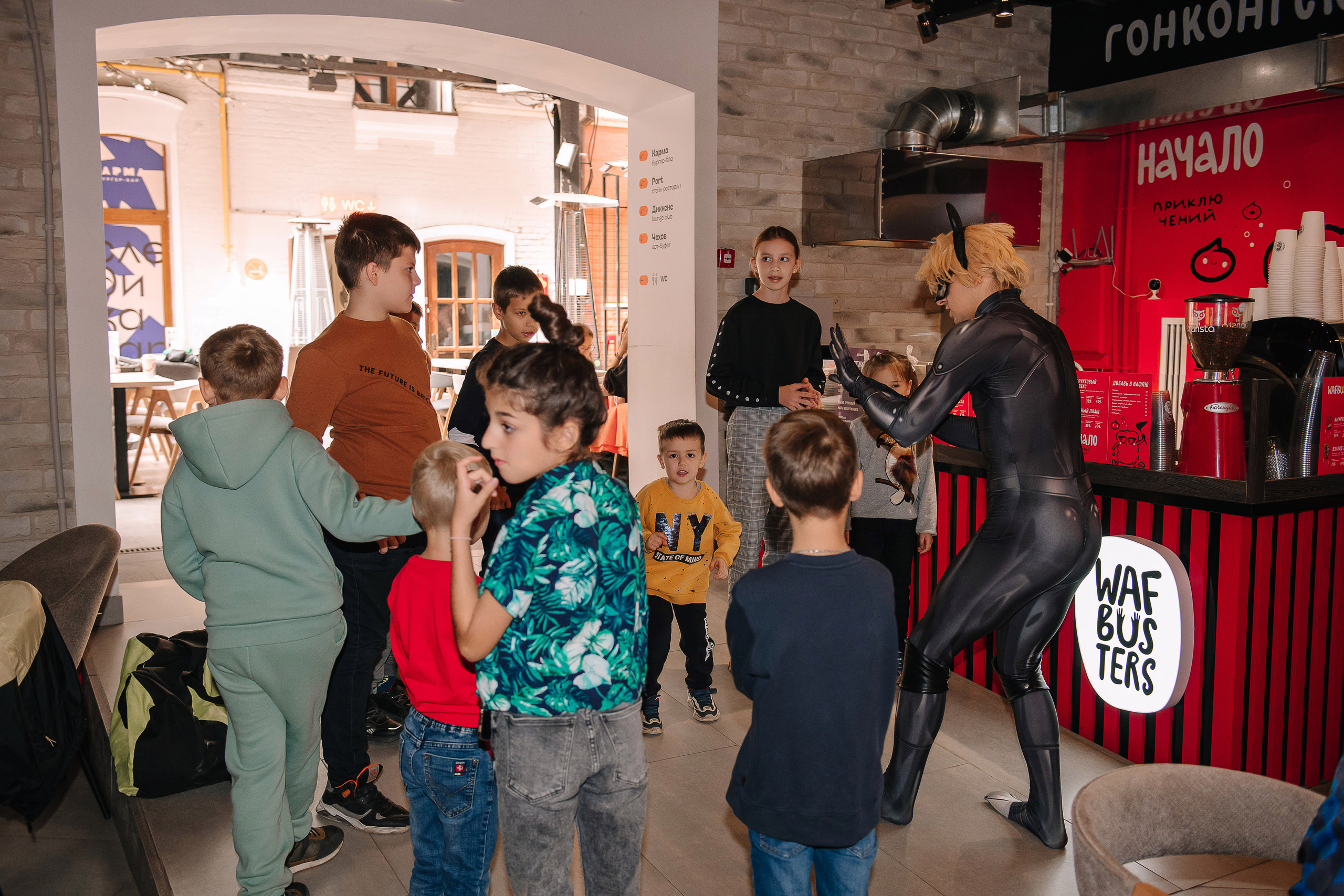 Гастродвор. Детский мастер-класс по приготовлению хот-догов🌭. Фотограф Валерия Голубева (Миронова)