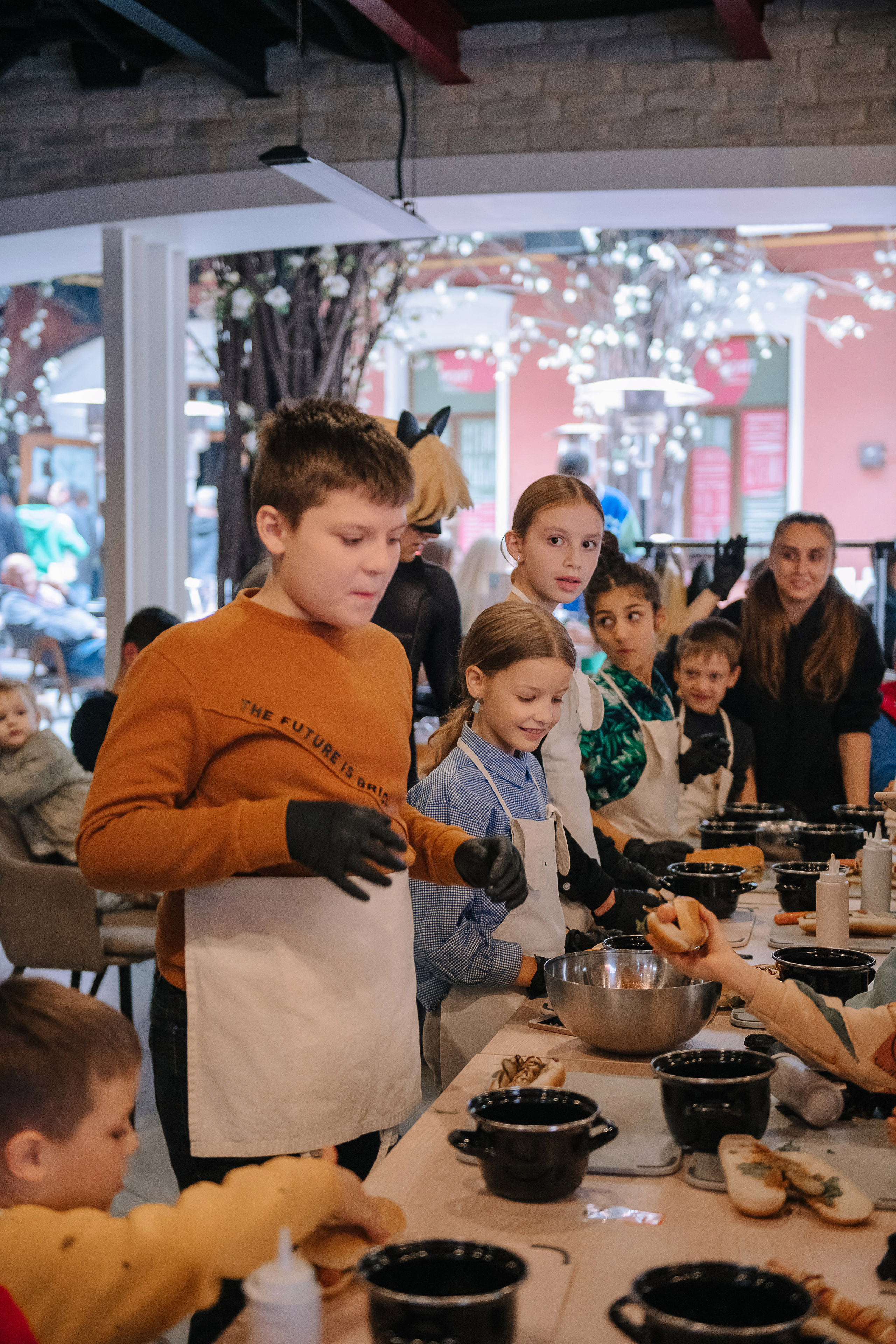 Гастродвор. Детский мастер-класс по приготовлению хот-догов🌭. Фотограф Валерия Голубева (Миронова)