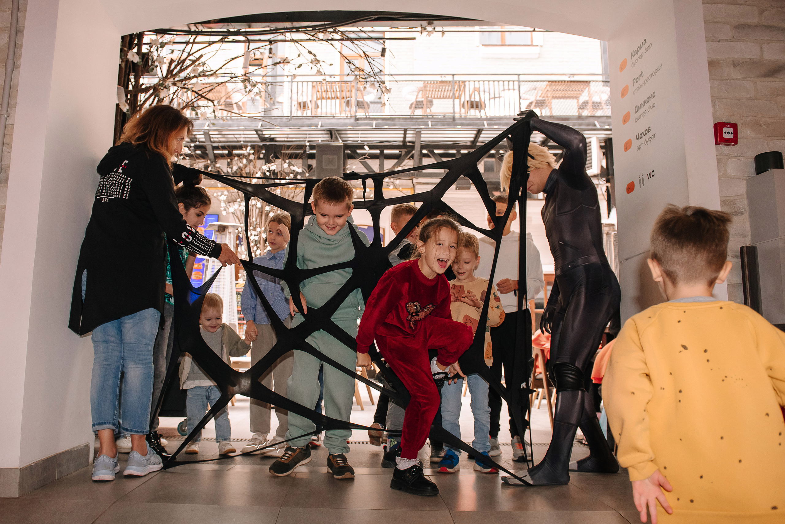 Гастродвор. Детский мастер-класс по приготовлению хот-догов🌭. Фотограф Валерия Голубева (Миронова)