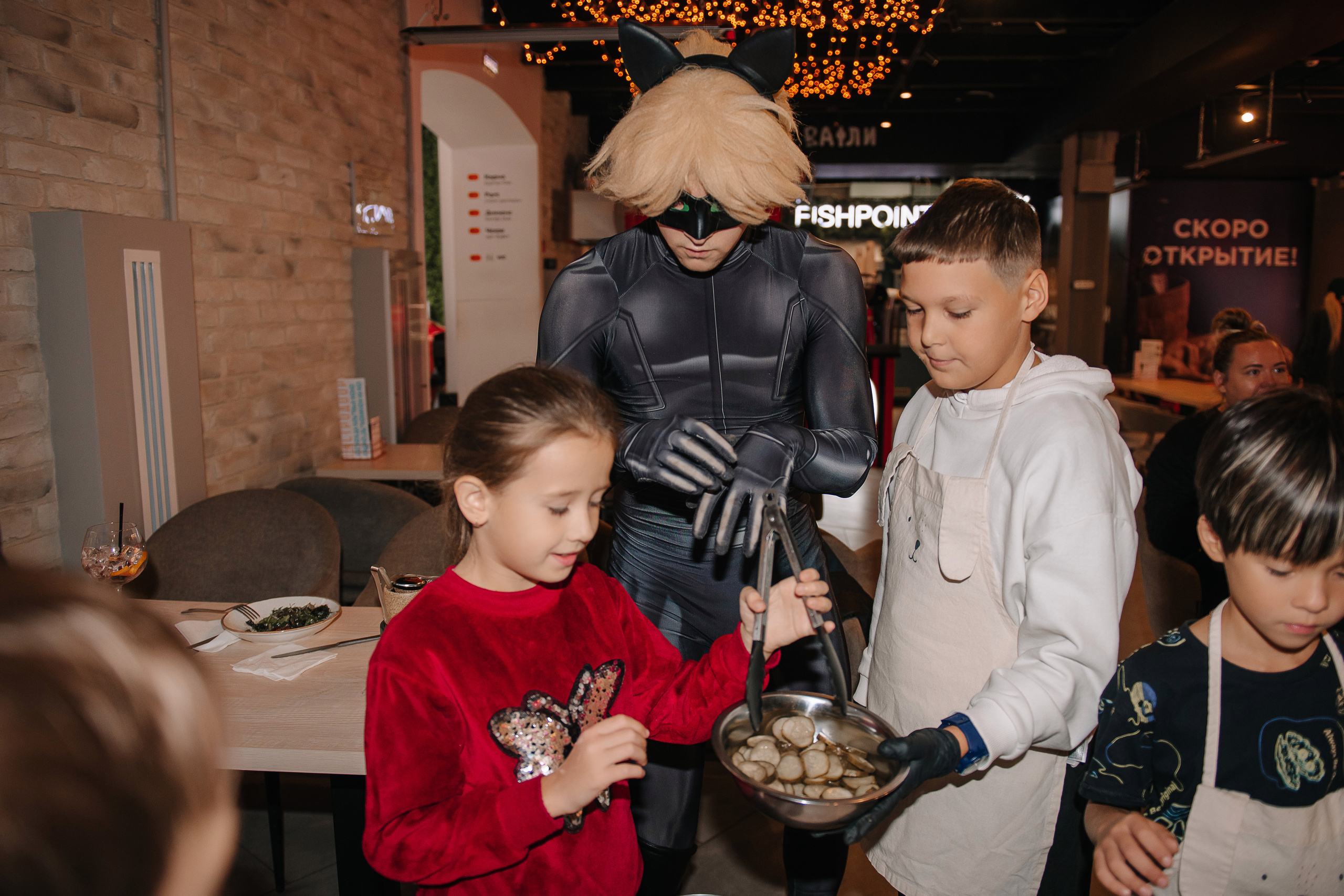 Гастродвор. Детский мастер-класс по приготовлению хот-догов🌭. Фотограф Валерия Голубева (Миронова)