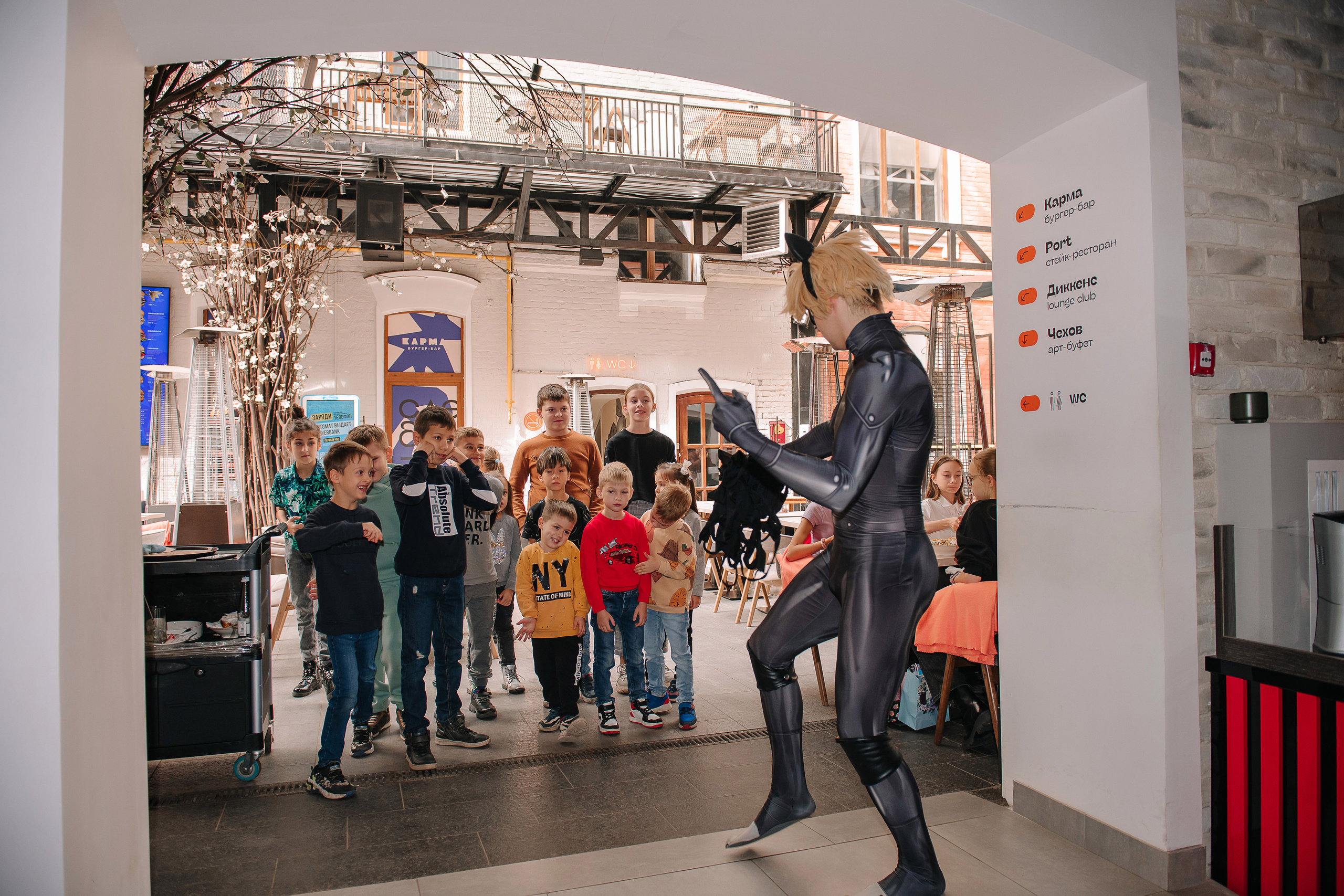 Гастродвор. Детский мастер-класс по приготовлению хот-догов🌭. Фотограф Валерия Голубева (Миронова)