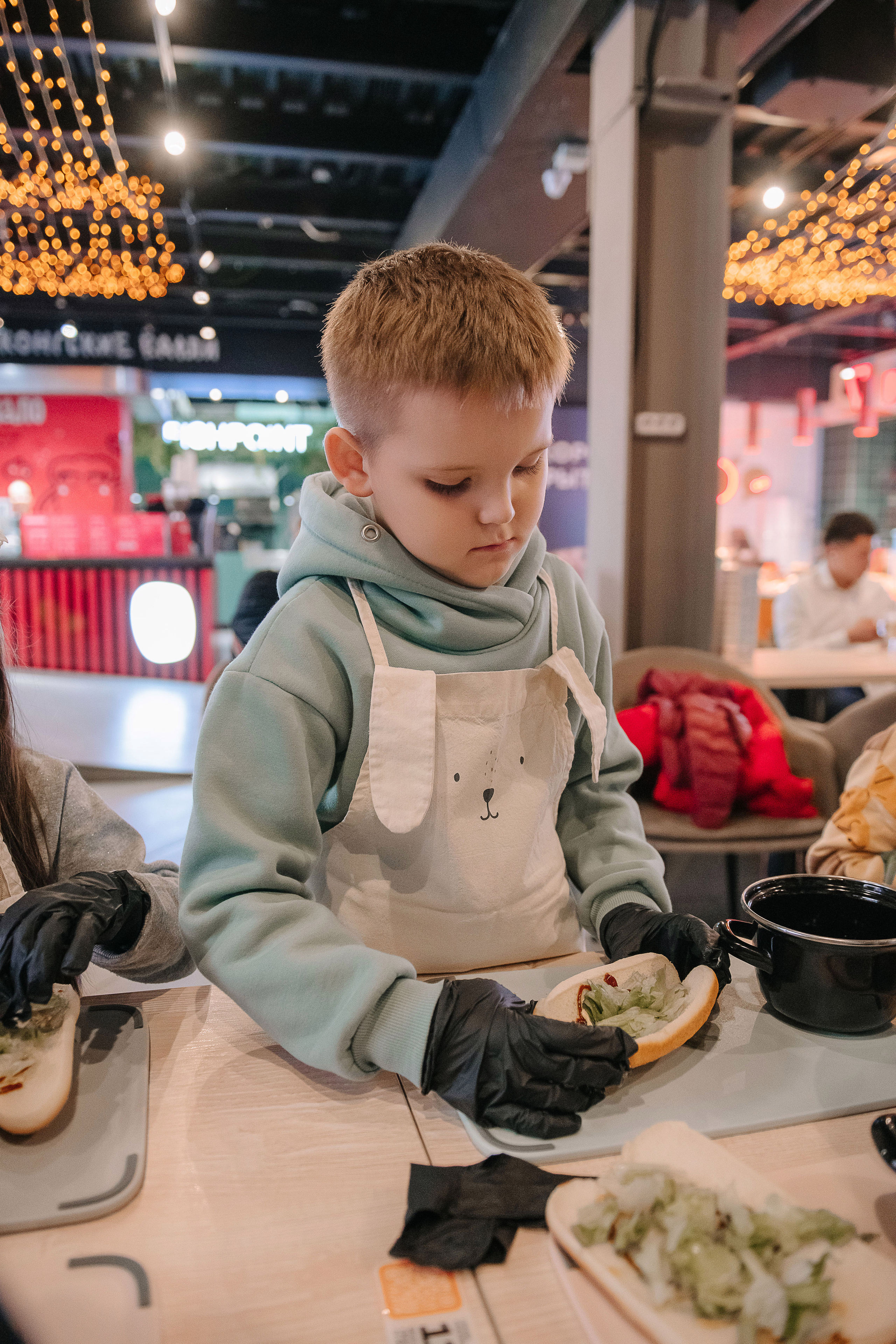 Гастродвор. Детский мастер-класс по приготовлению хот-догов🌭. Фотограф Валерия Голубева (Миронова)