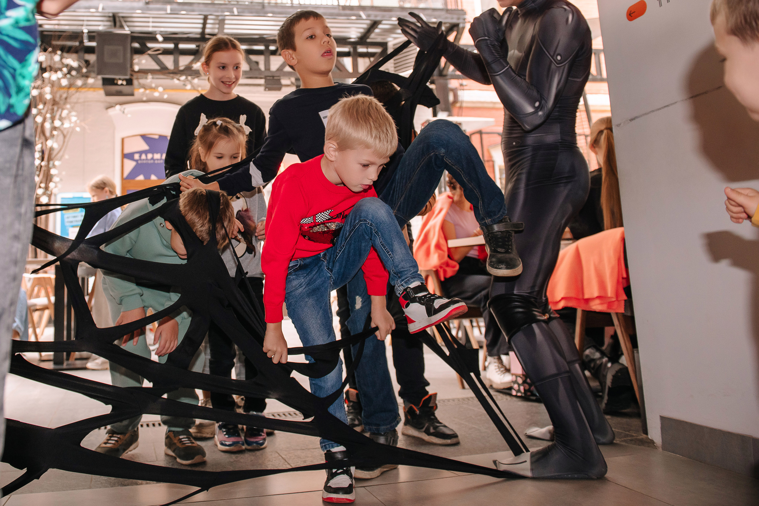 Гастродвор. Детский мастер-класс по приготовлению хот-догов🌭. Фотограф Валерия Голубева (Миронова)