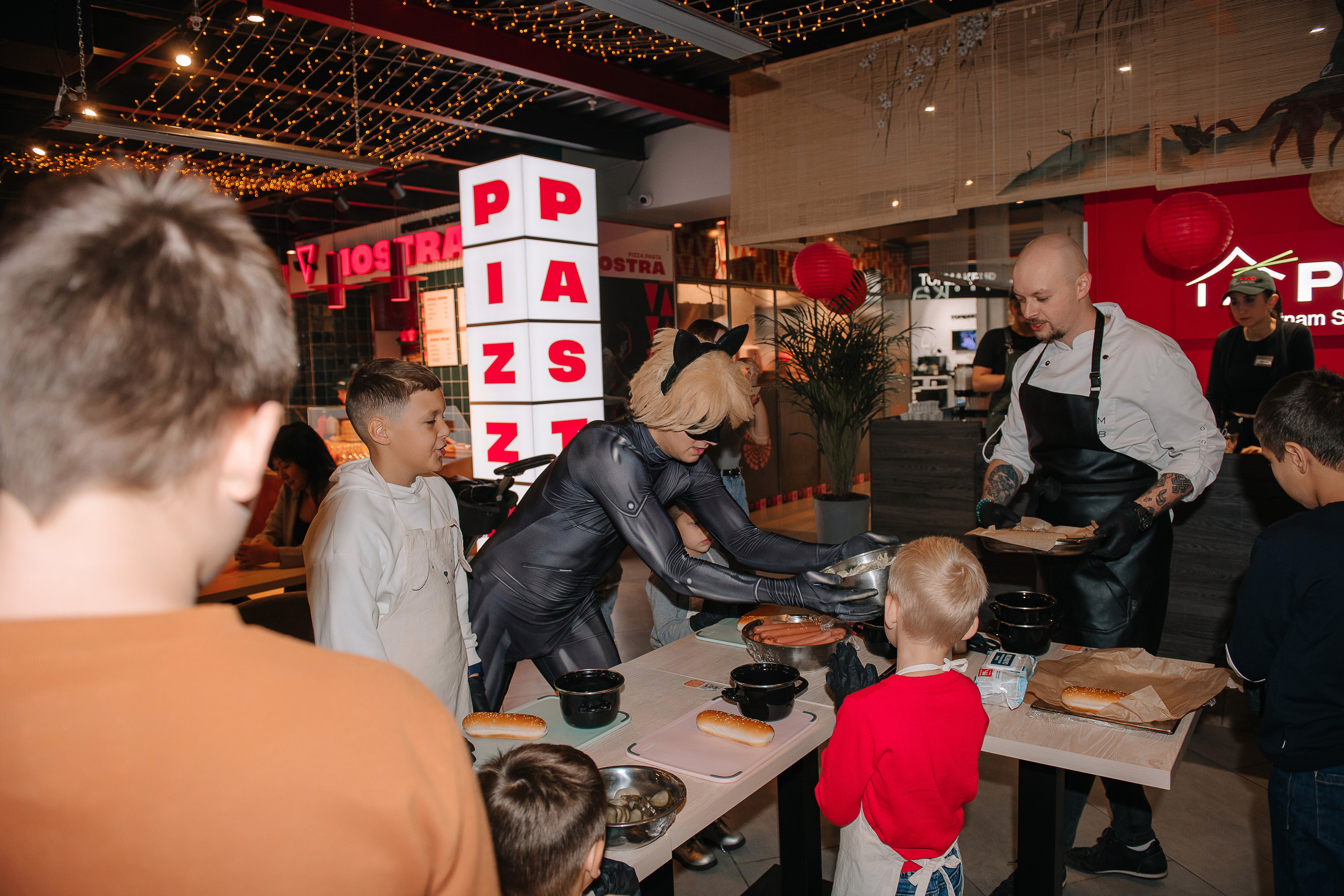 Гастродвор. Детский мастер-класс по приготовлению хот-догов🌭. Фотограф Валерия Голубева (Миронова)