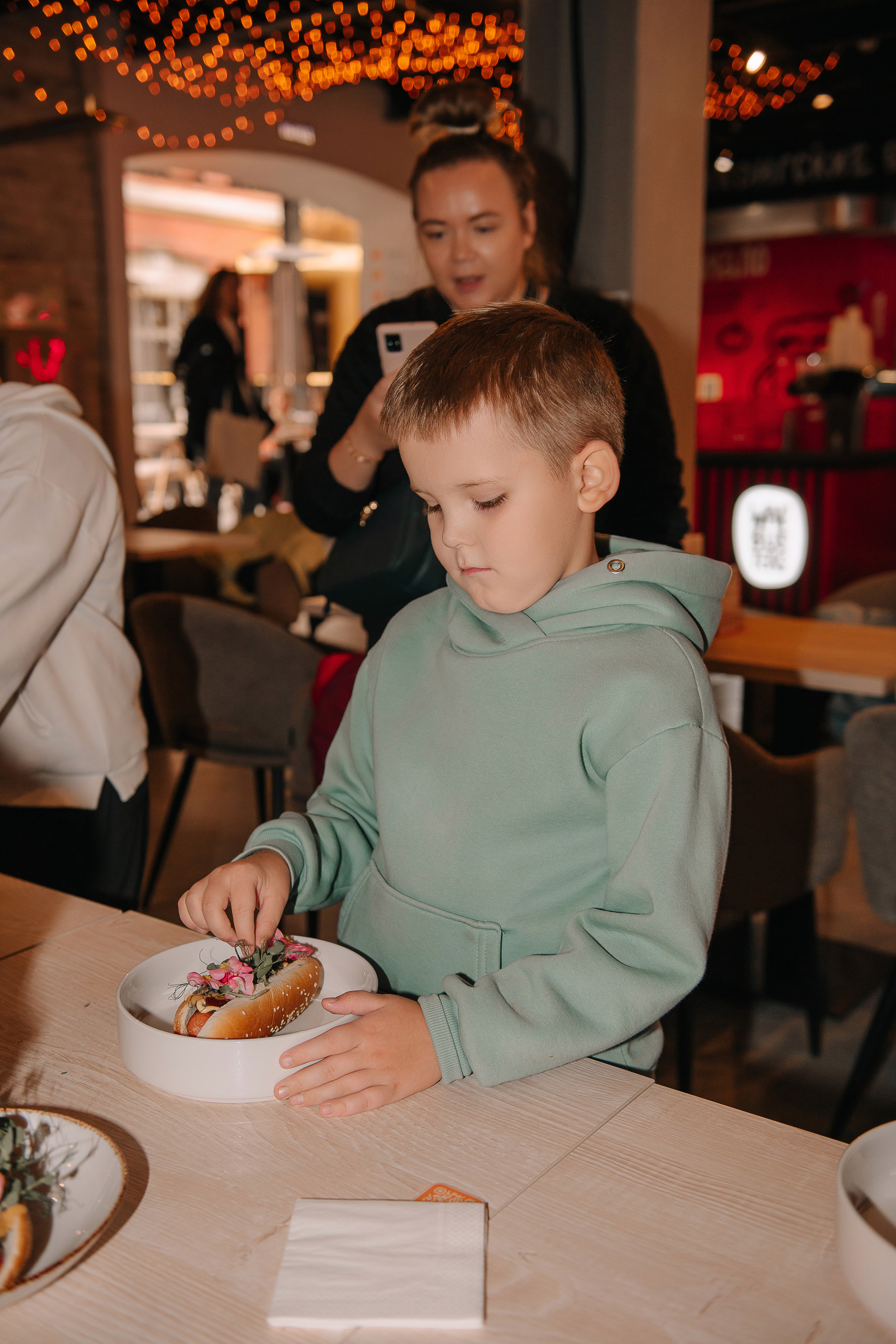 Гастродвор. Детский мастер-класс по приготовлению хот-догов🌭. Фотограф Валерия Голубева (Миронова)