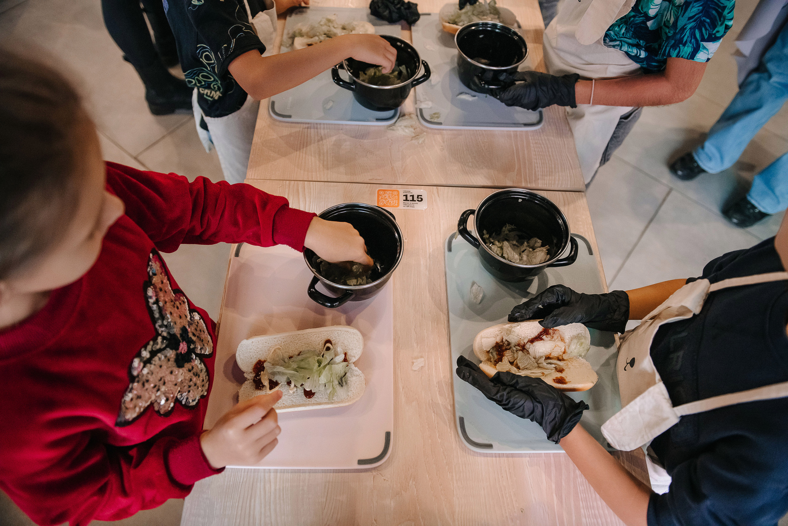 Гастродвор. Детский мастер-класс по приготовлению хот-догов🌭. Фотограф Валерия Голубева (Миронова)