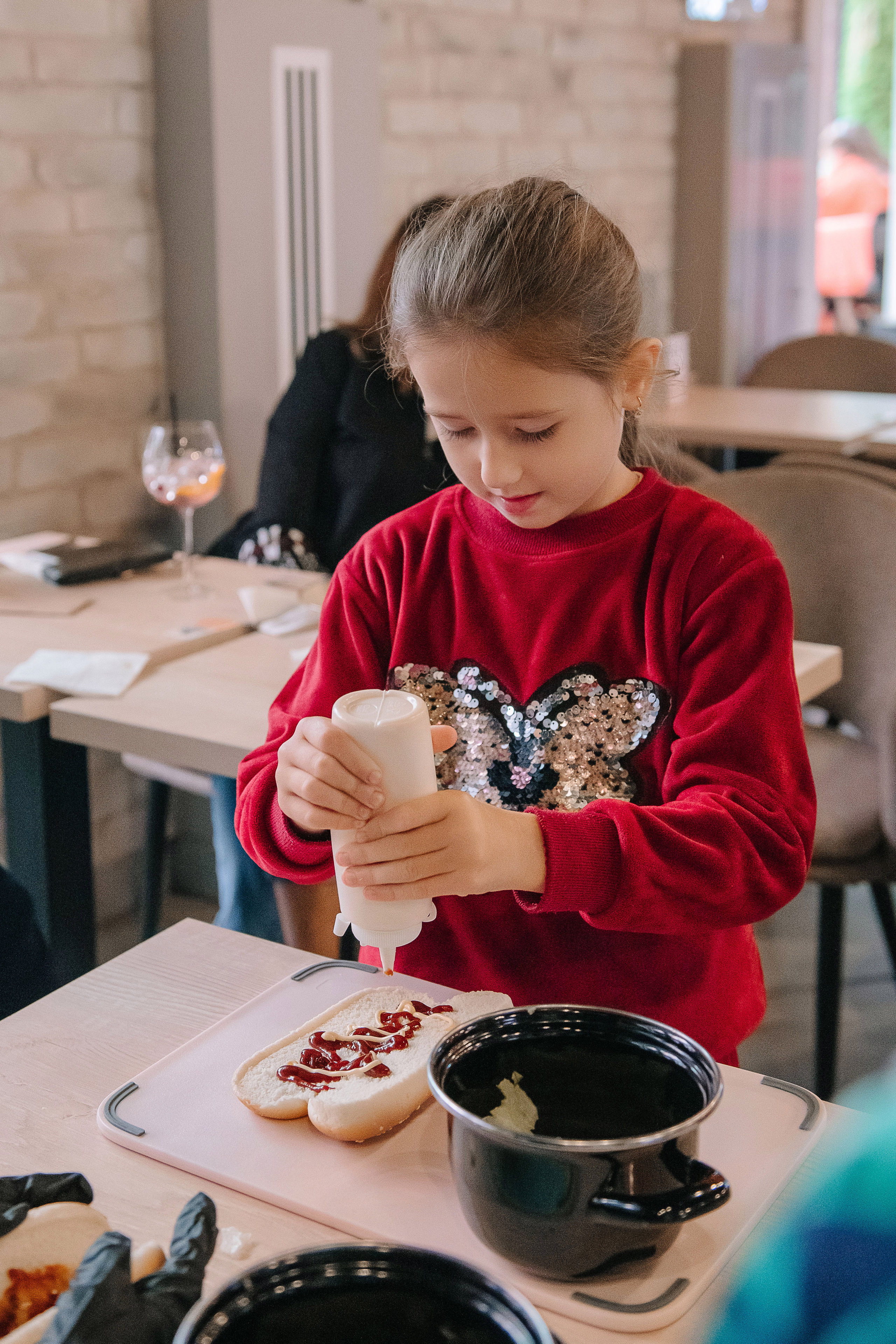 Гастродвор. Детский мастер-класс по приготовлению хот-догов🌭. Фотограф Валерия Голубева (Миронова)