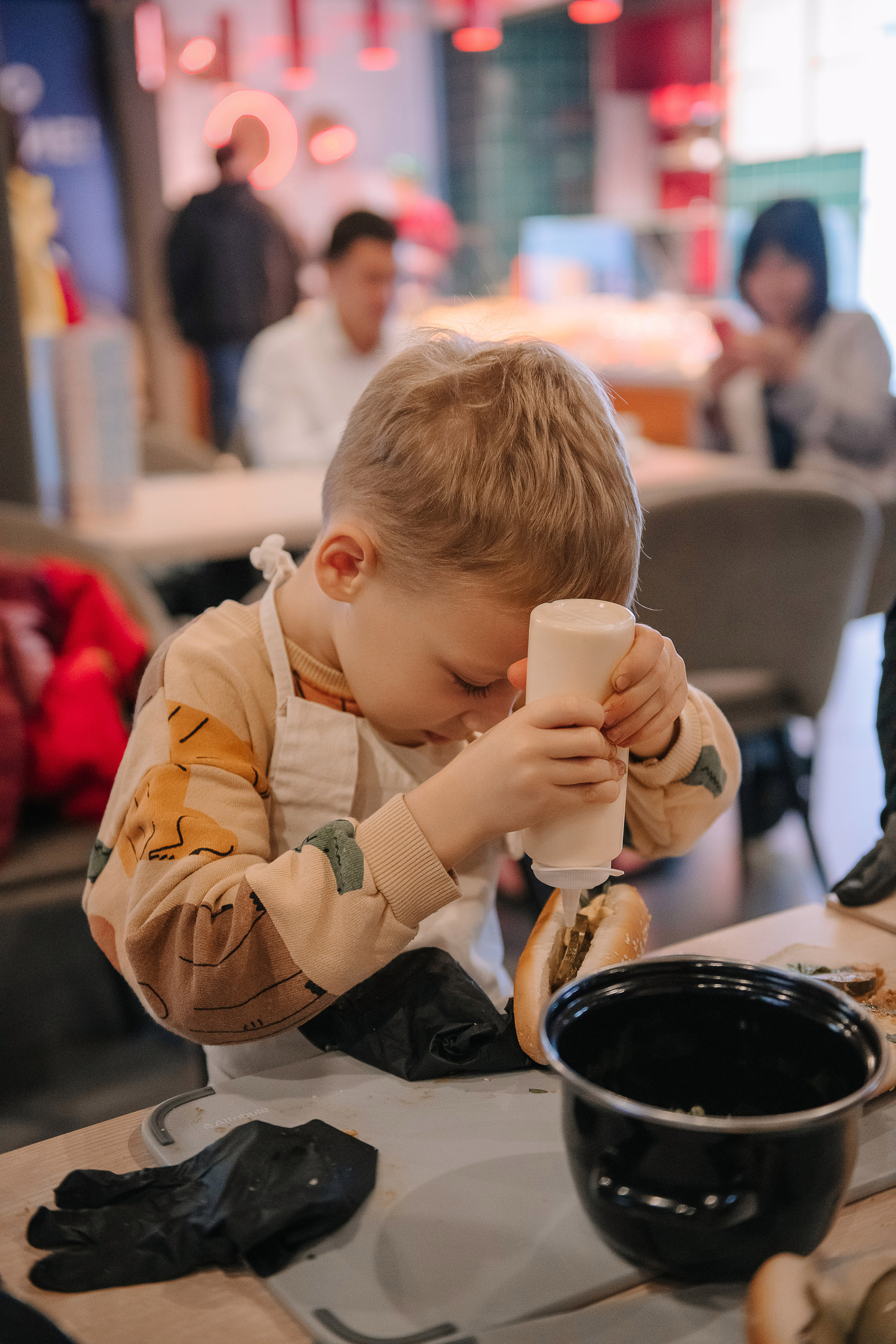 Гастродвор. Детский мастер-класс по приготовлению хот-догов🌭. Фотограф Валерия Голубева (Миронова)