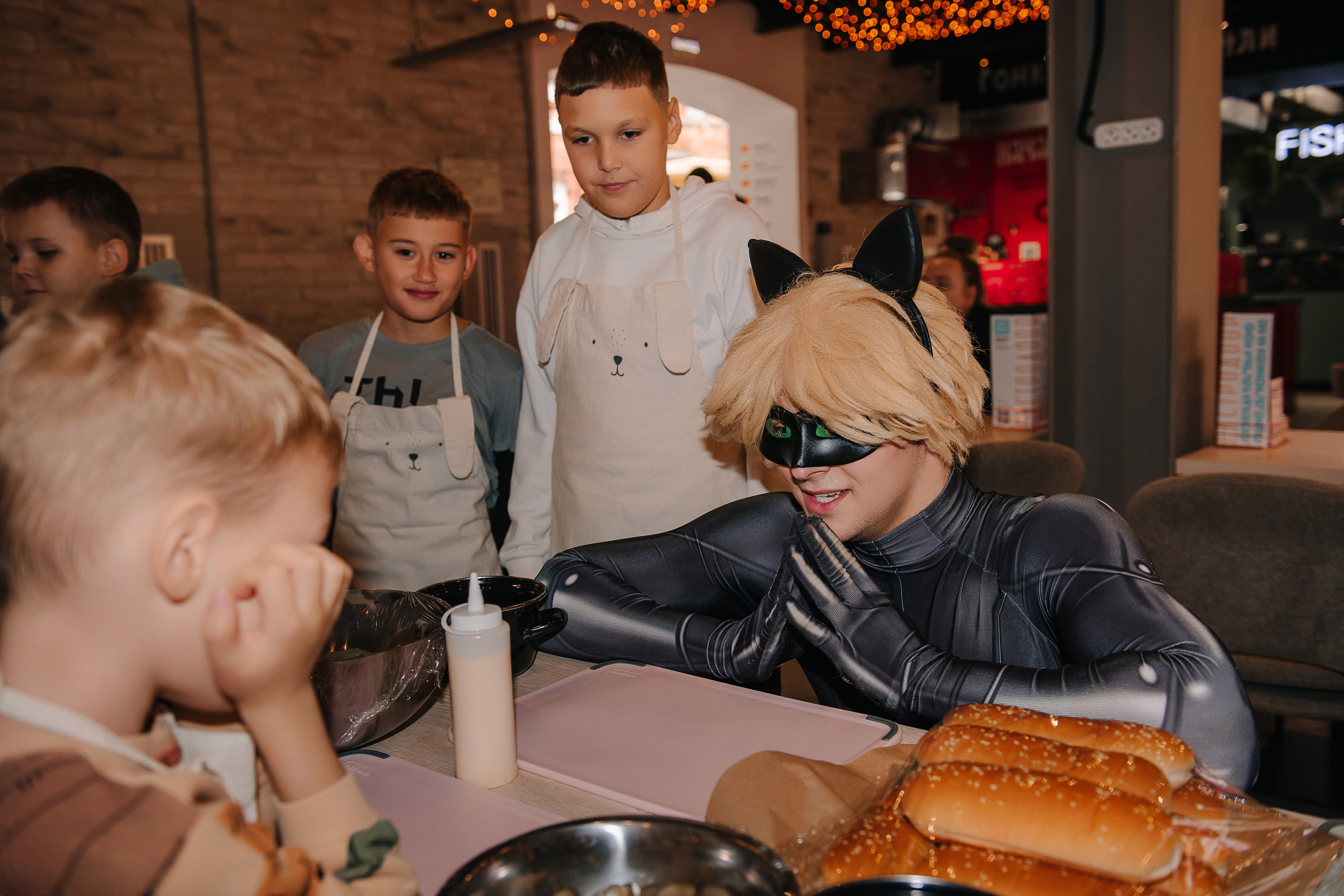 Гастродвор. Детский мастер-класс по приготовлению хот-догов🌭. Фотограф Валерия Голубева (Миронова)
