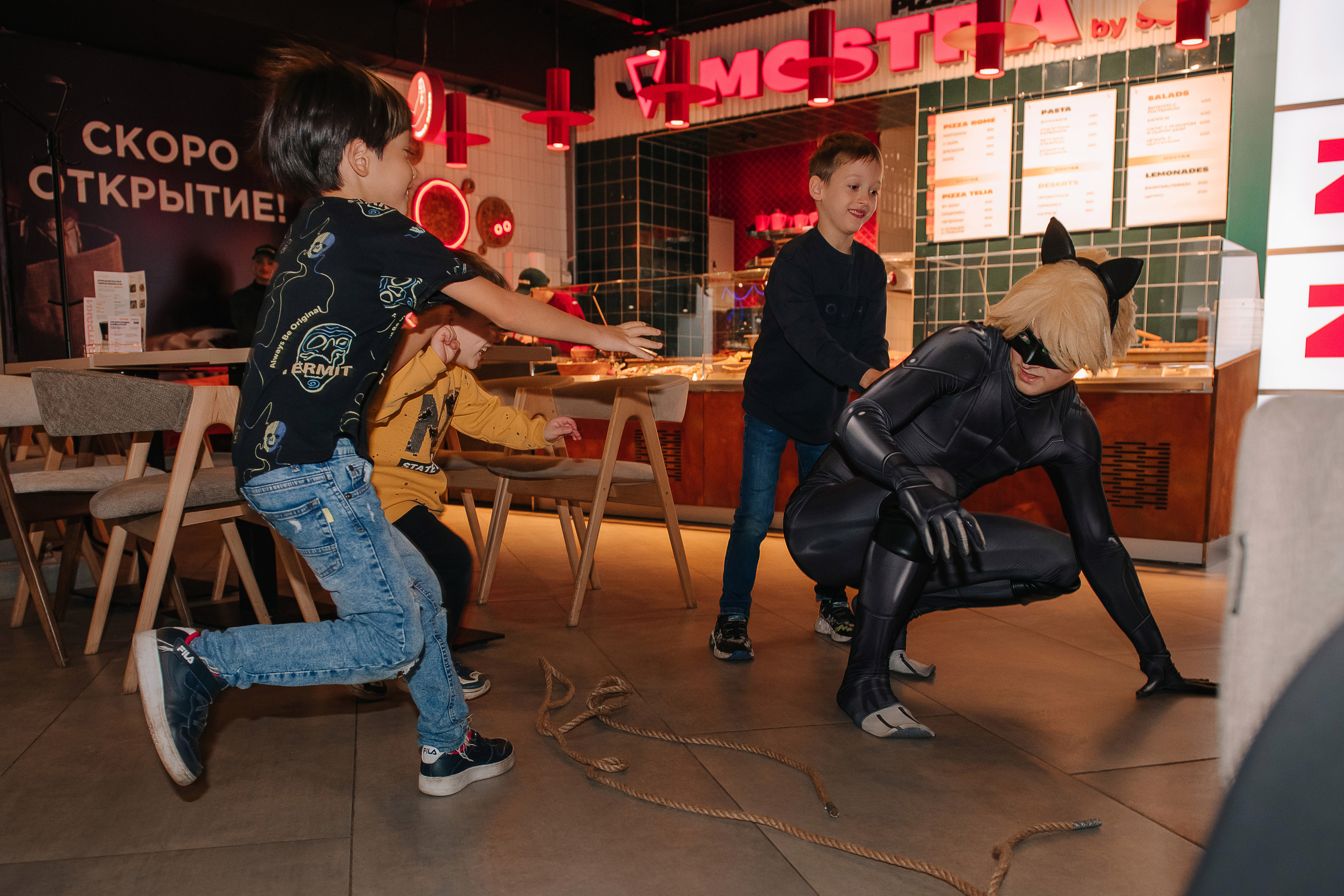 Гастродвор. Детский мастер-класс по приготовлению хот-догов🌭. Фотограф Валерия Голубева (Миронова)