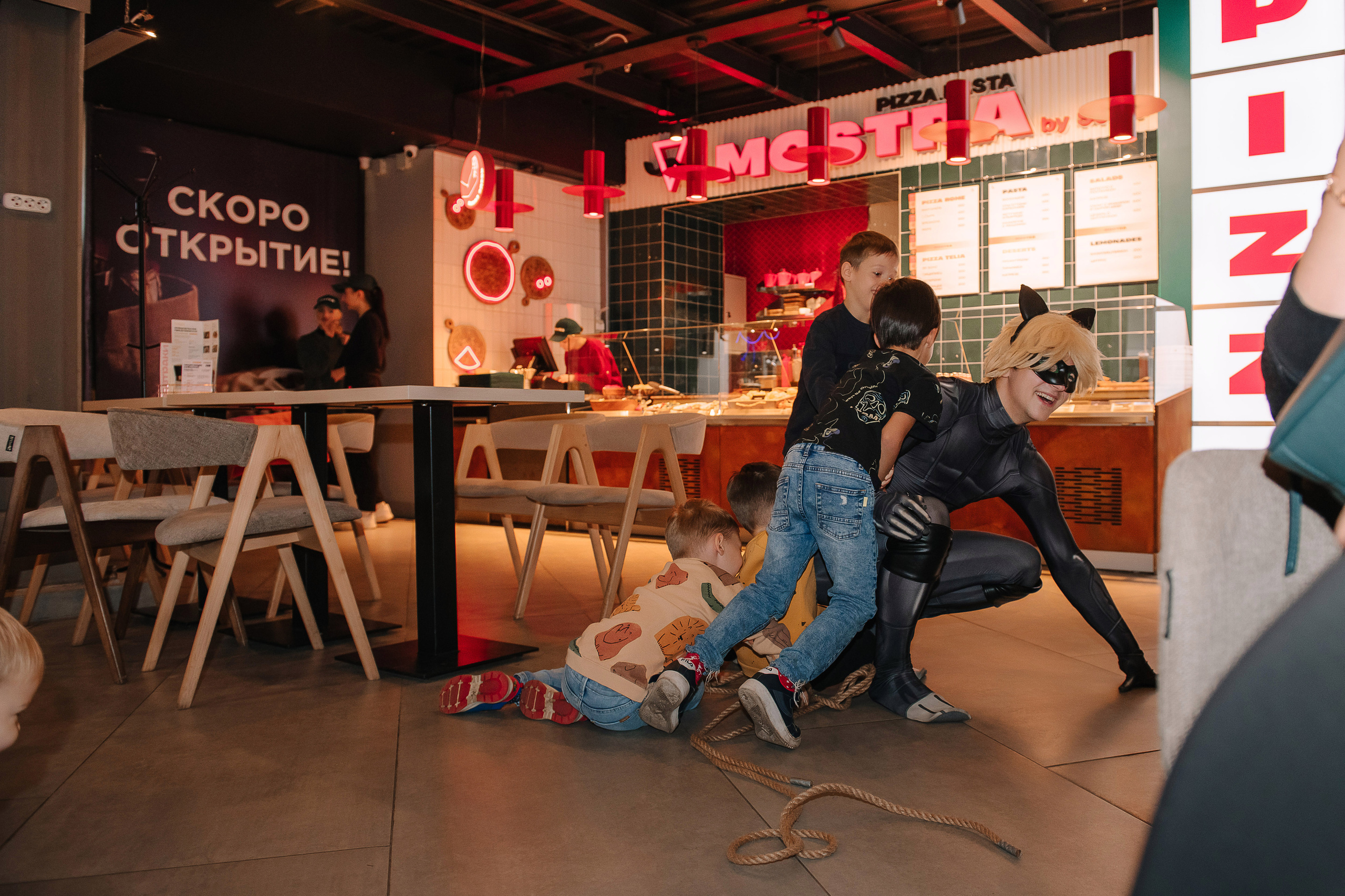 Гастродвор. Детский мастер-класс по приготовлению хот-догов🌭. Фотограф Валерия Голубева (Миронова)