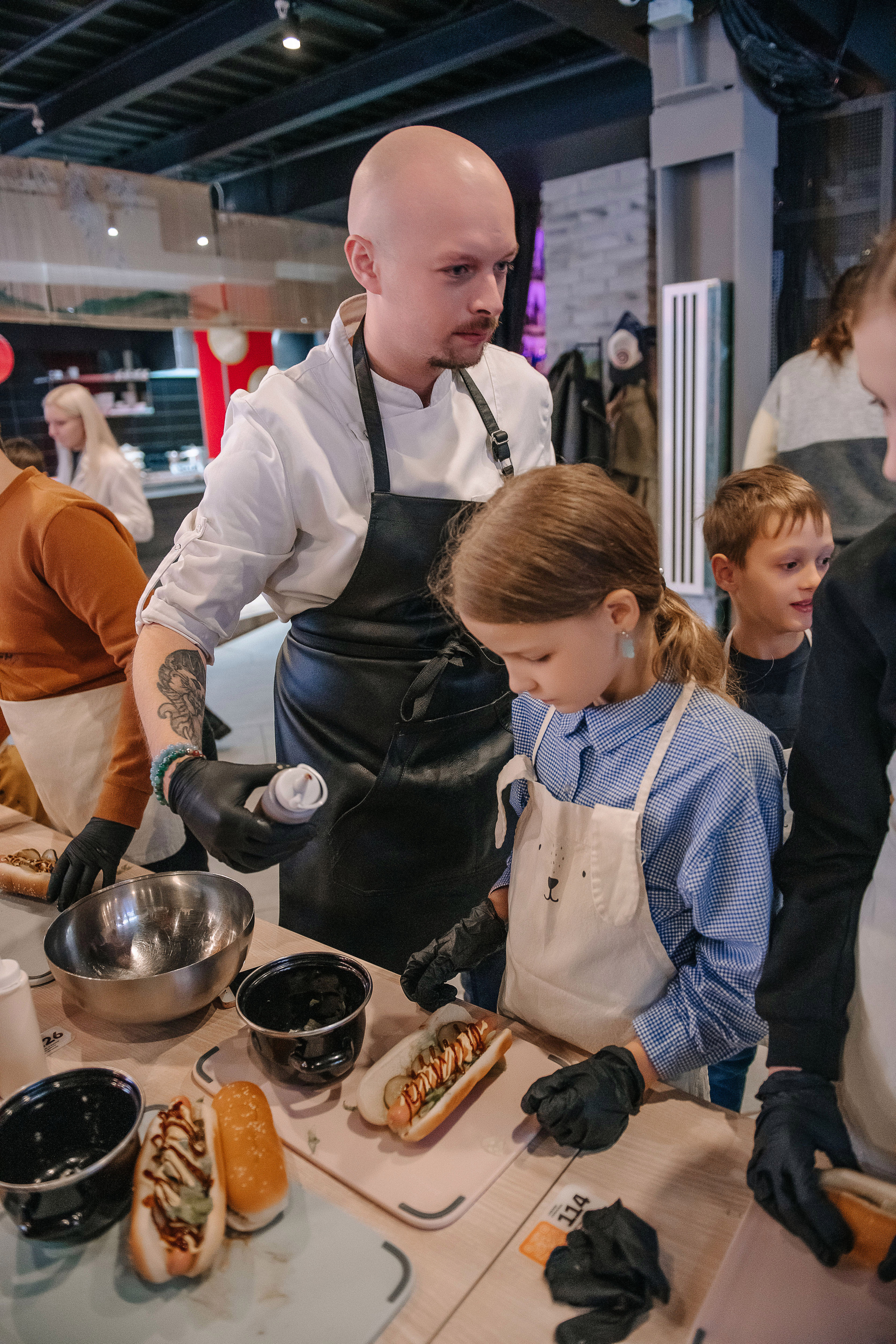 Гастродвор. Детский мастер-класс по приготовлению хот-догов🌭. Фотограф Валерия Голубева (Миронова)