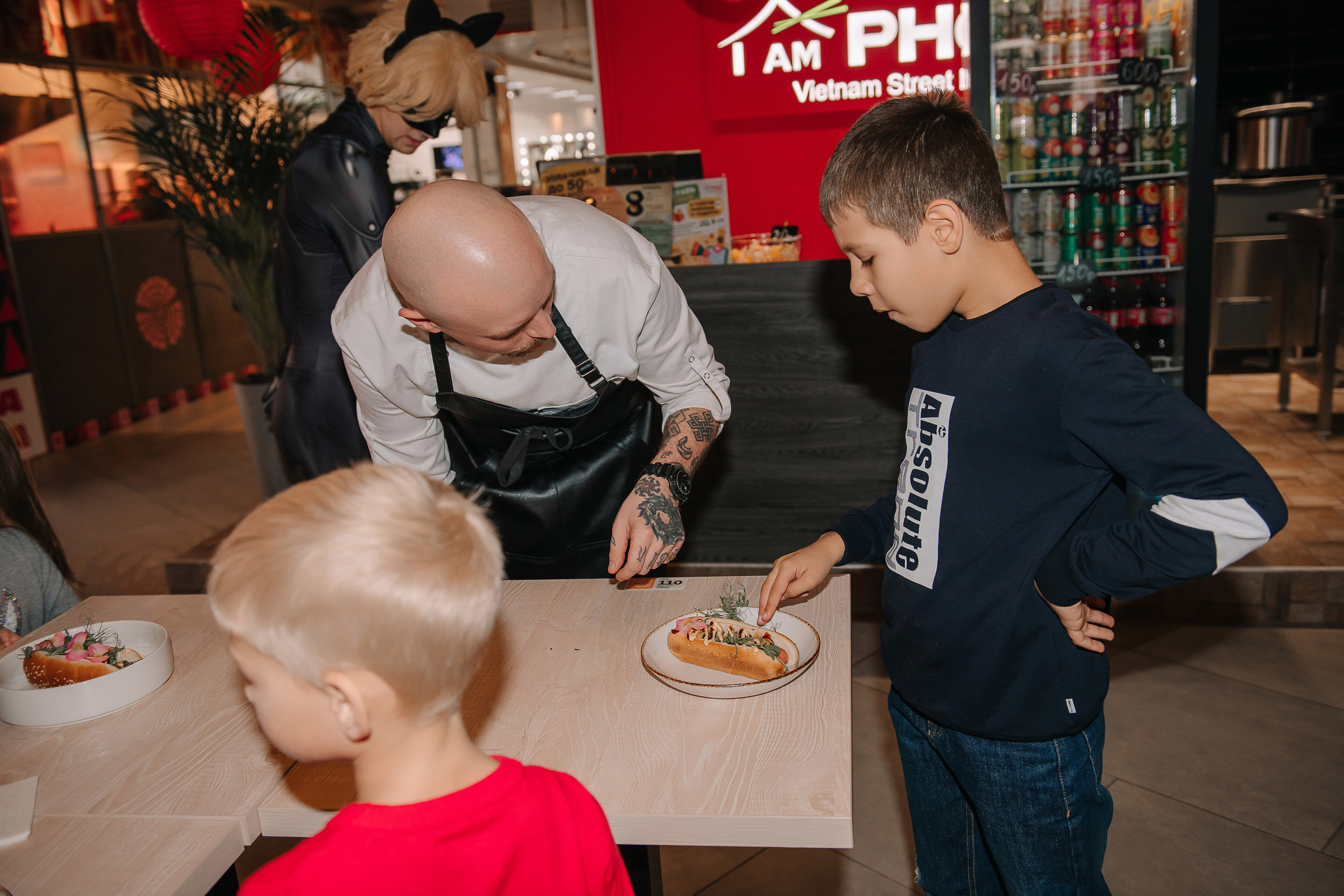 Гастродвор. Детский мастер-класс по приготовлению хот-догов🌭. Фотограф Валерия Голубева (Миронова)