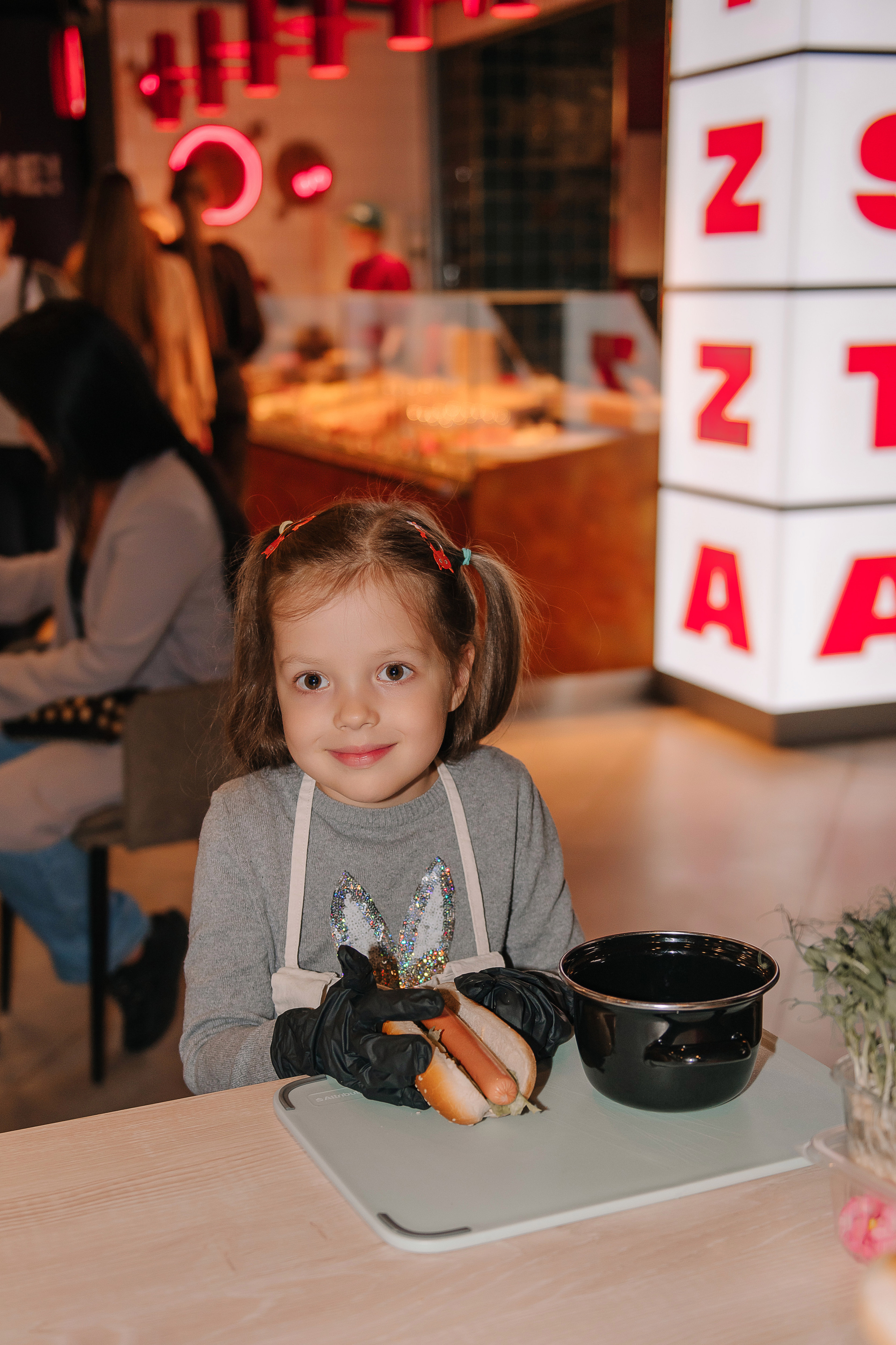 Гастродвор. Детский мастер-класс по приготовлению хот-догов🌭. Фотограф Валерия Голубева (Миронова)