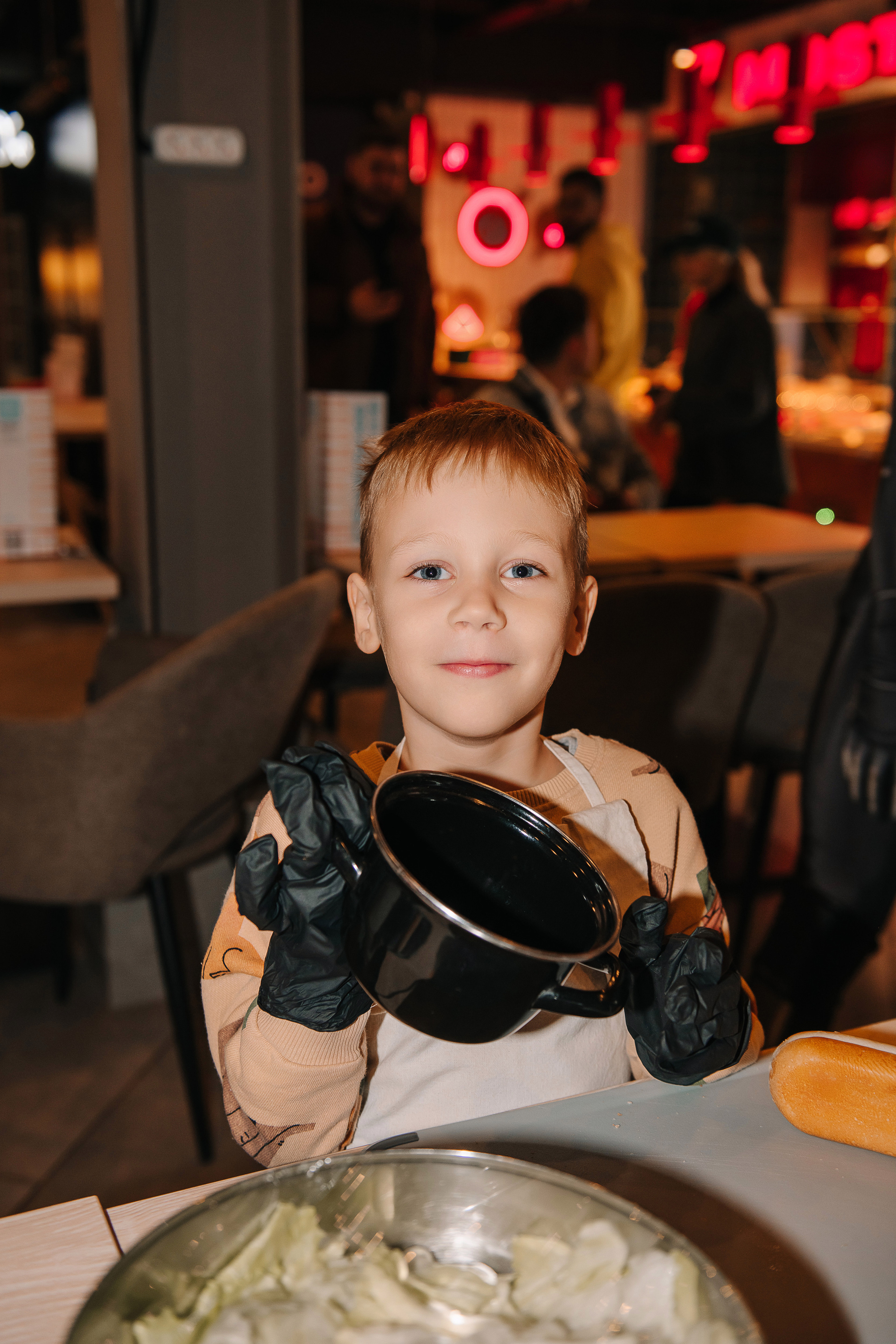 Гастродвор. Детский мастер-класс по приготовлению хот-догов🌭. Фотограф Валерия Голубева (Миронова)