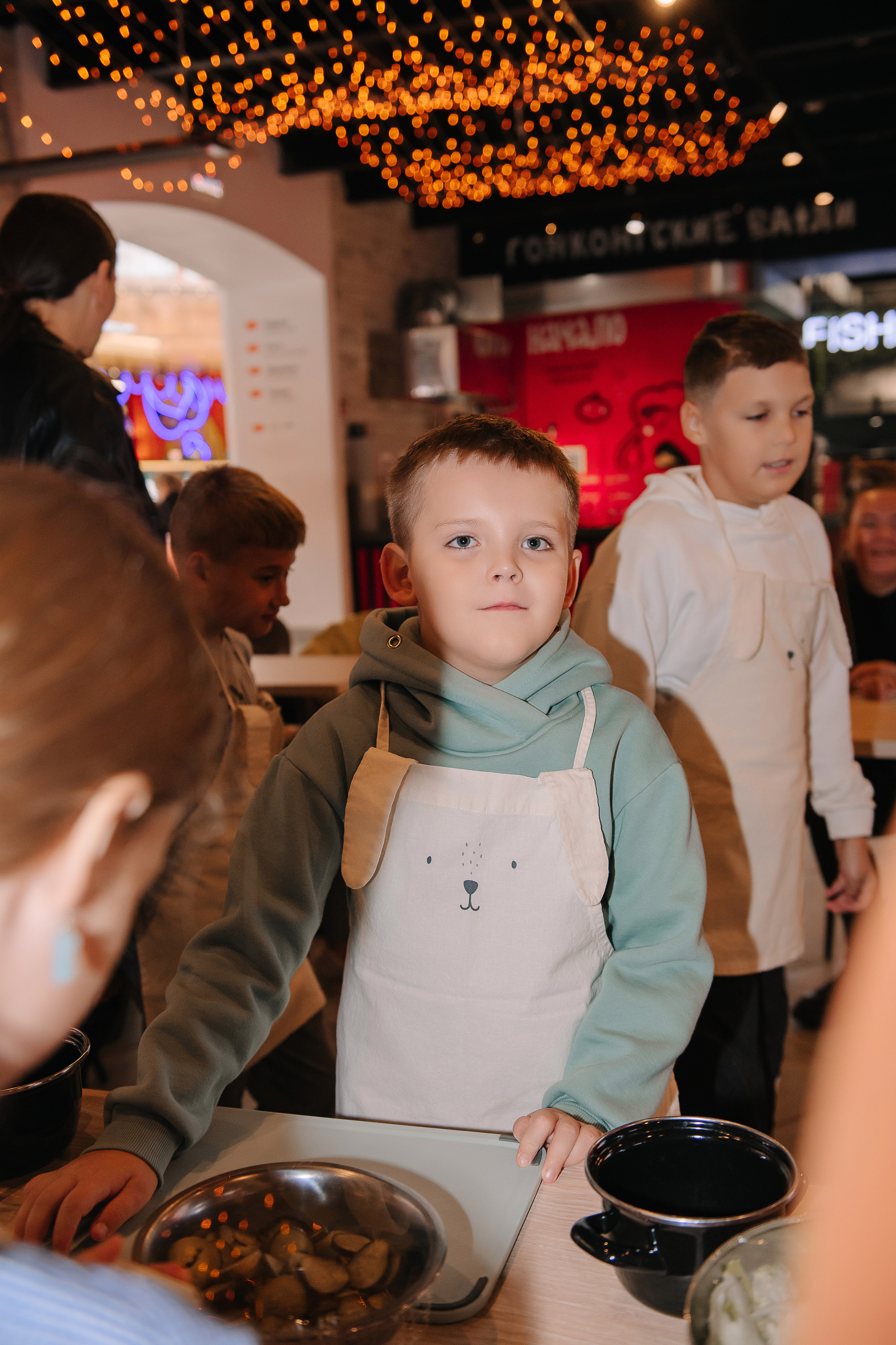 Гастродвор. Детский мастер-класс по приготовлению хот-догов🌭. Фотограф Валерия Голубева (Миронова)