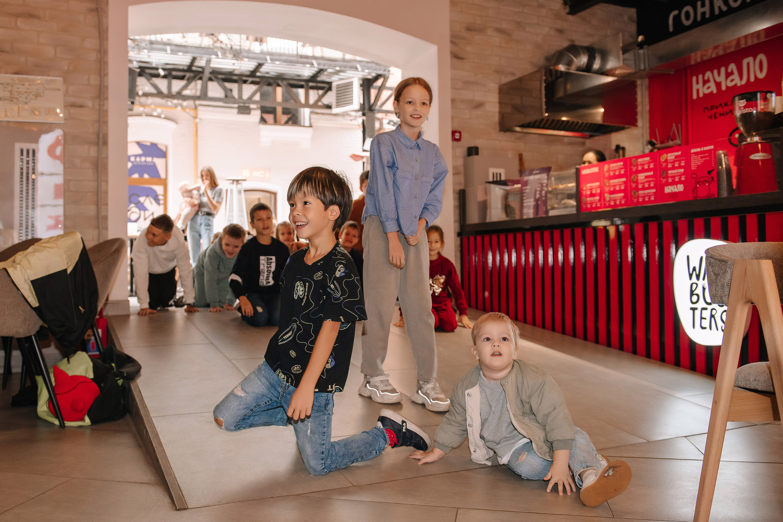 Гастродвор. Детский мастер-класс по приготовлению хот-догов🌭. Фотограф Валерия Голубева (Миронова)