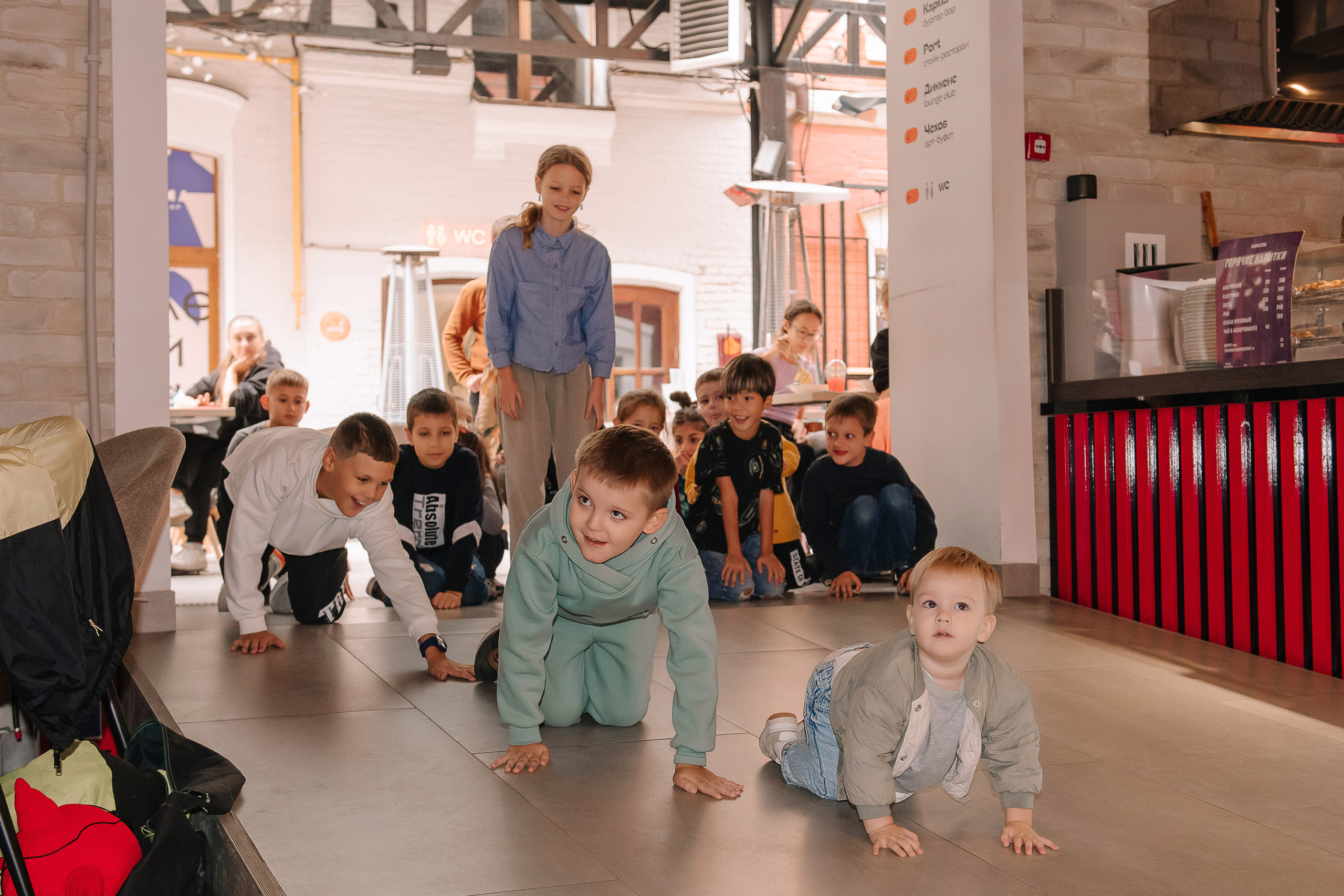 Гастродвор. Детский мастер-класс по приготовлению хот-догов🌭. Фотограф Валерия Голубева (Миронова)