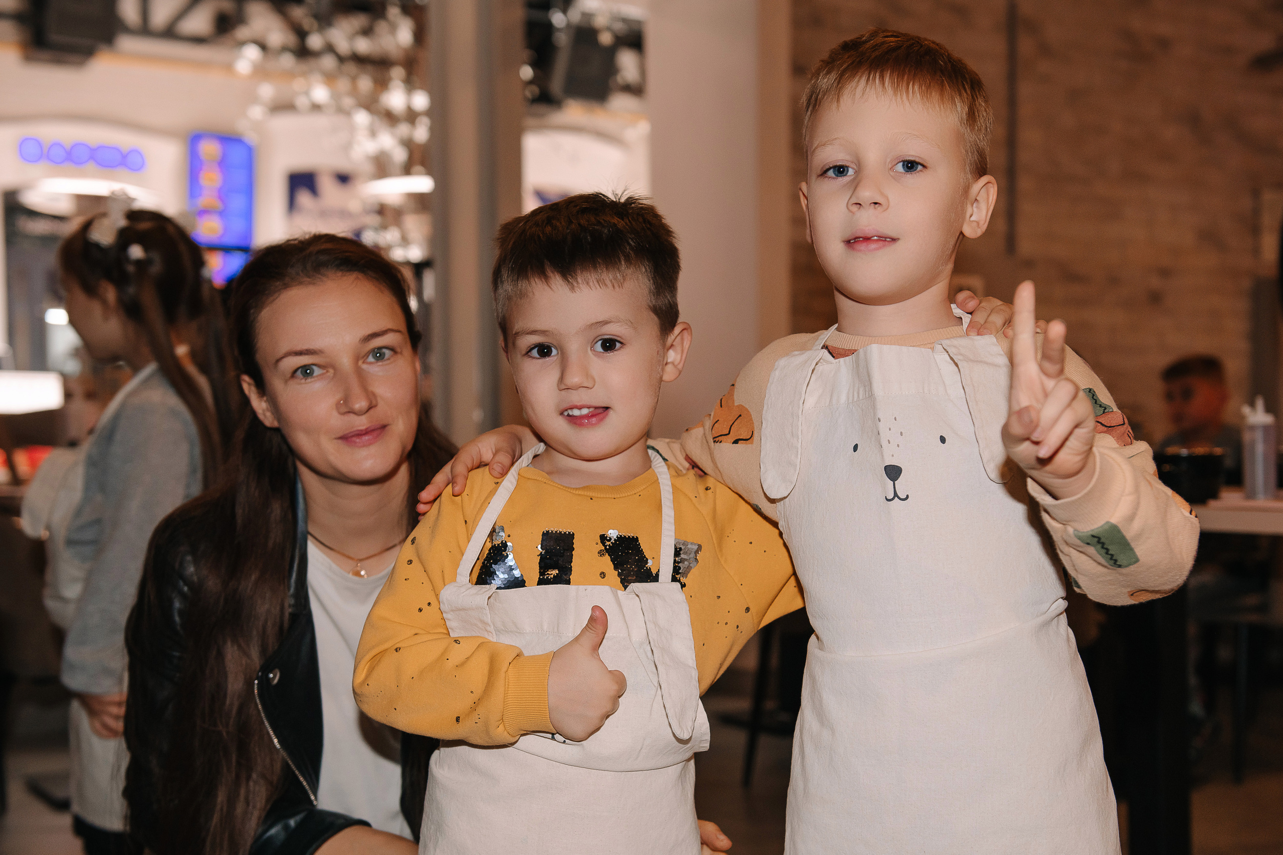 Гастродвор. Детский мастер-класс по приготовлению хот-догов🌭. Фотограф Валерия Голубева (Миронова)