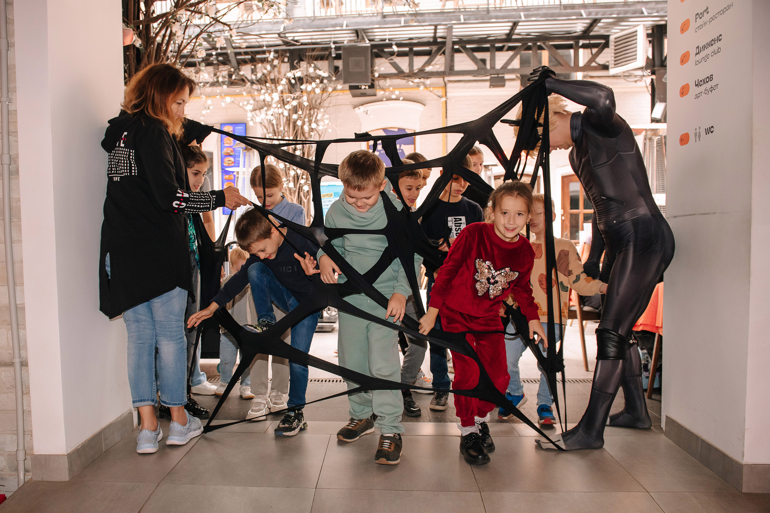 Гастродвор. Детский мастер-класс по приготовлению хот-догов🌭. Фотограф Валерия Голубева (Миронова)