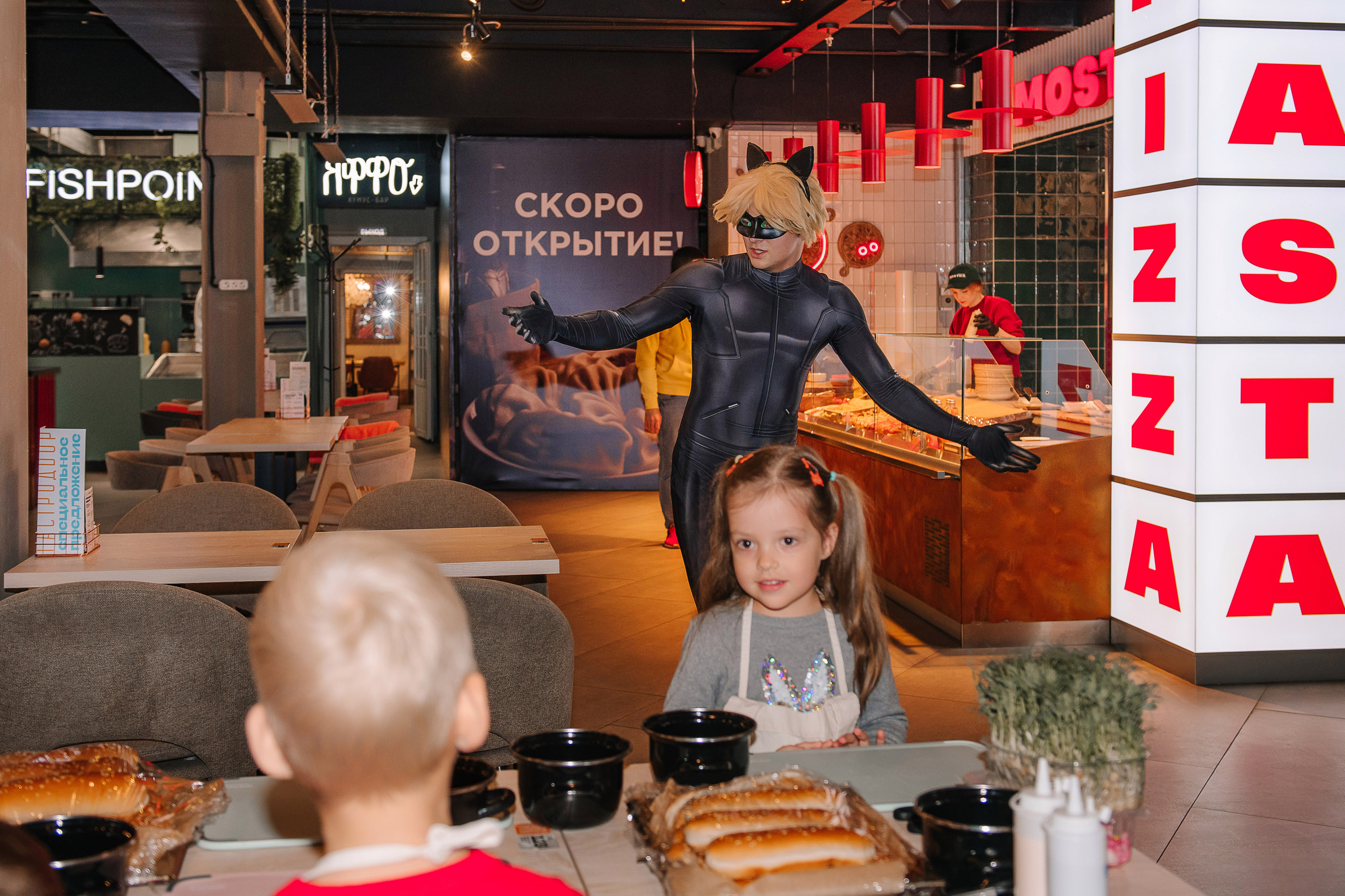 Гастродвор. Детский мастер-класс по приготовлению хот-догов🌭. Фотограф Валерия Голубева (Миронова)