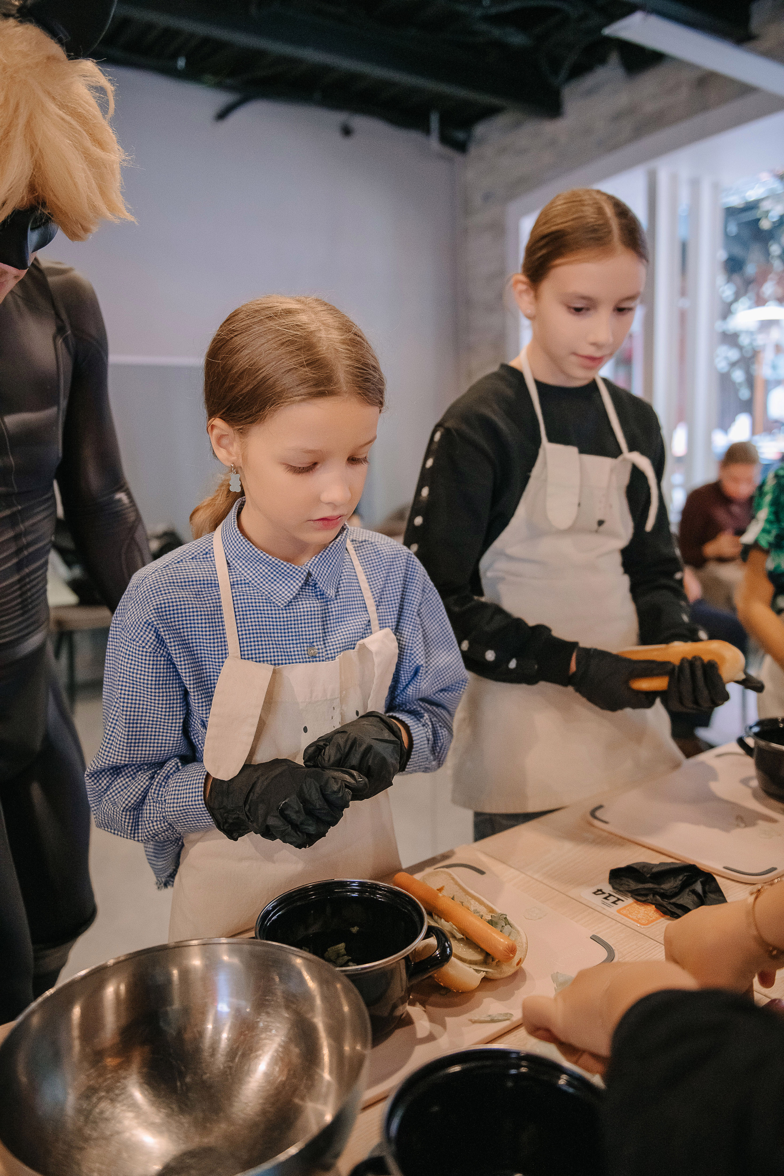 Гастродвор. Детский мастер-класс по приготовлению хот-догов🌭. Фотограф Валерия Голубева (Миронова)