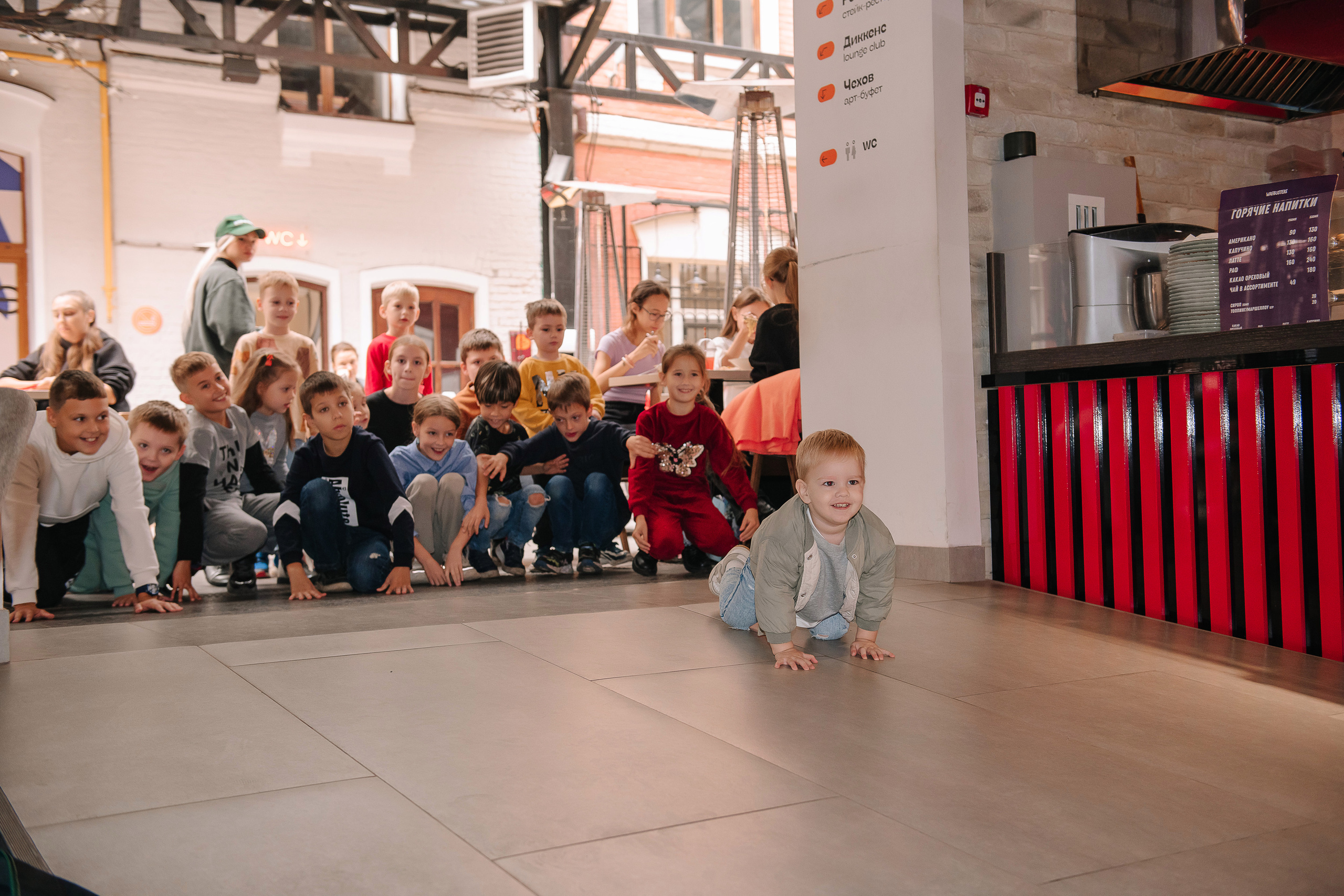 Гастродвор. Детский мастер-класс по приготовлению хот-догов🌭. Фотограф Валерия Голубева (Миронова)