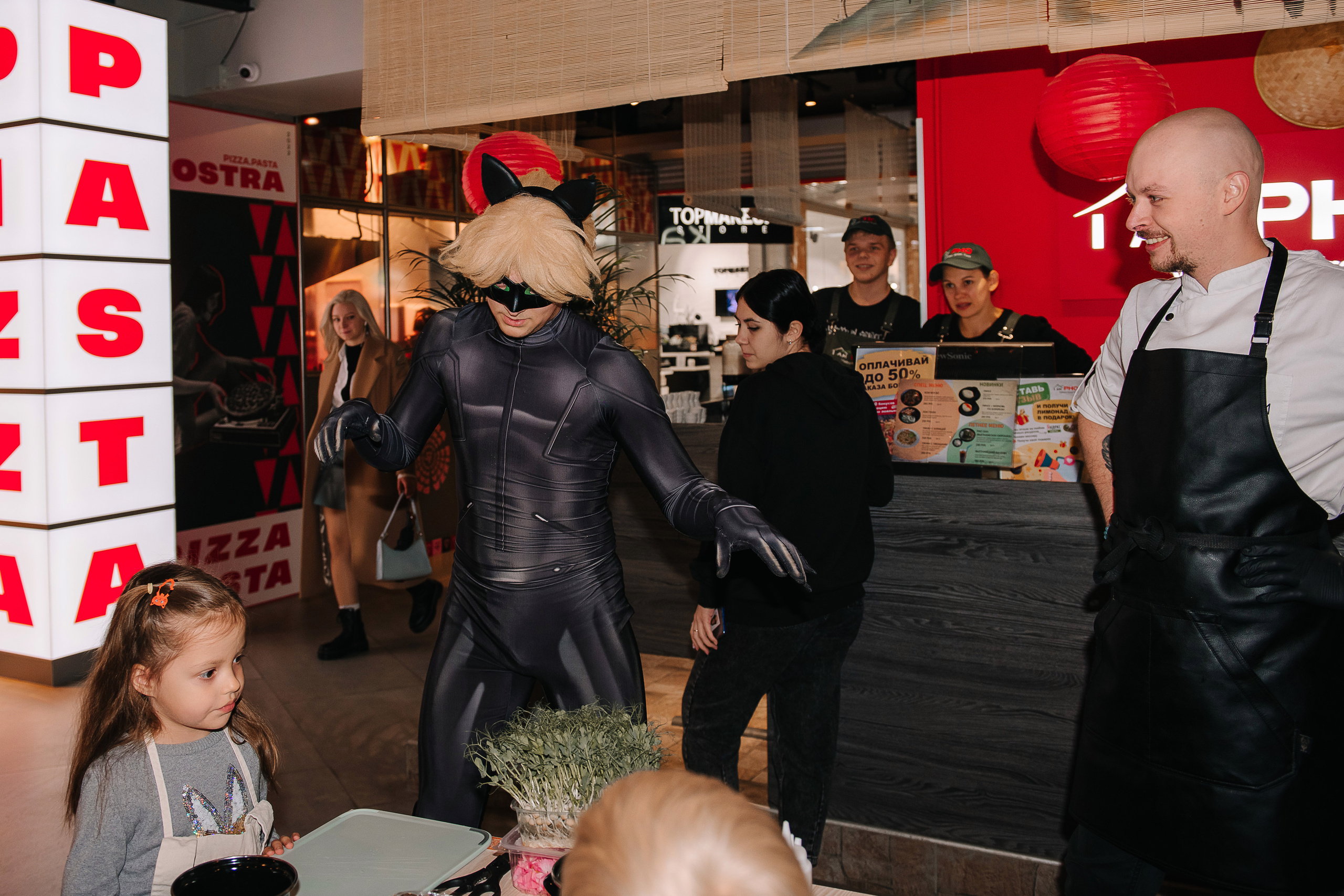 Гастродвор. Детский мастер-класс по приготовлению хот-догов🌭. Фотограф Валерия Голубева (Миронова)