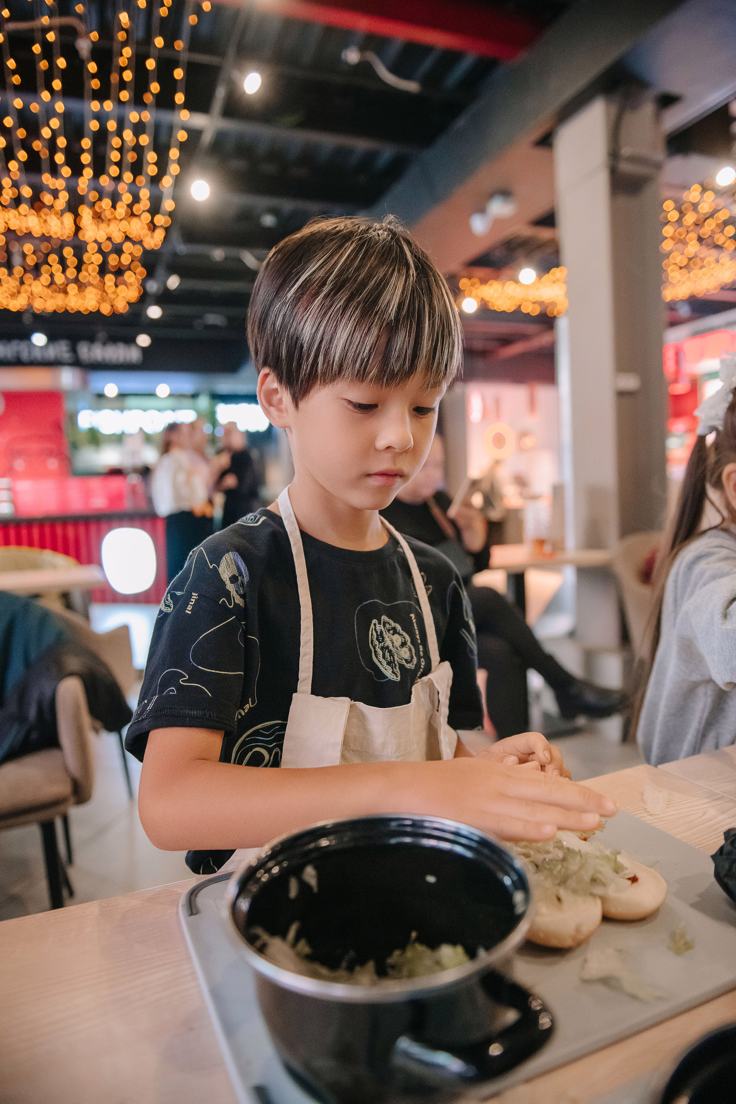 Гастродвор. Детский мастер-класс по приготовлению хот-догов🌭. Фотограф Валерия Голубева (Миронова)