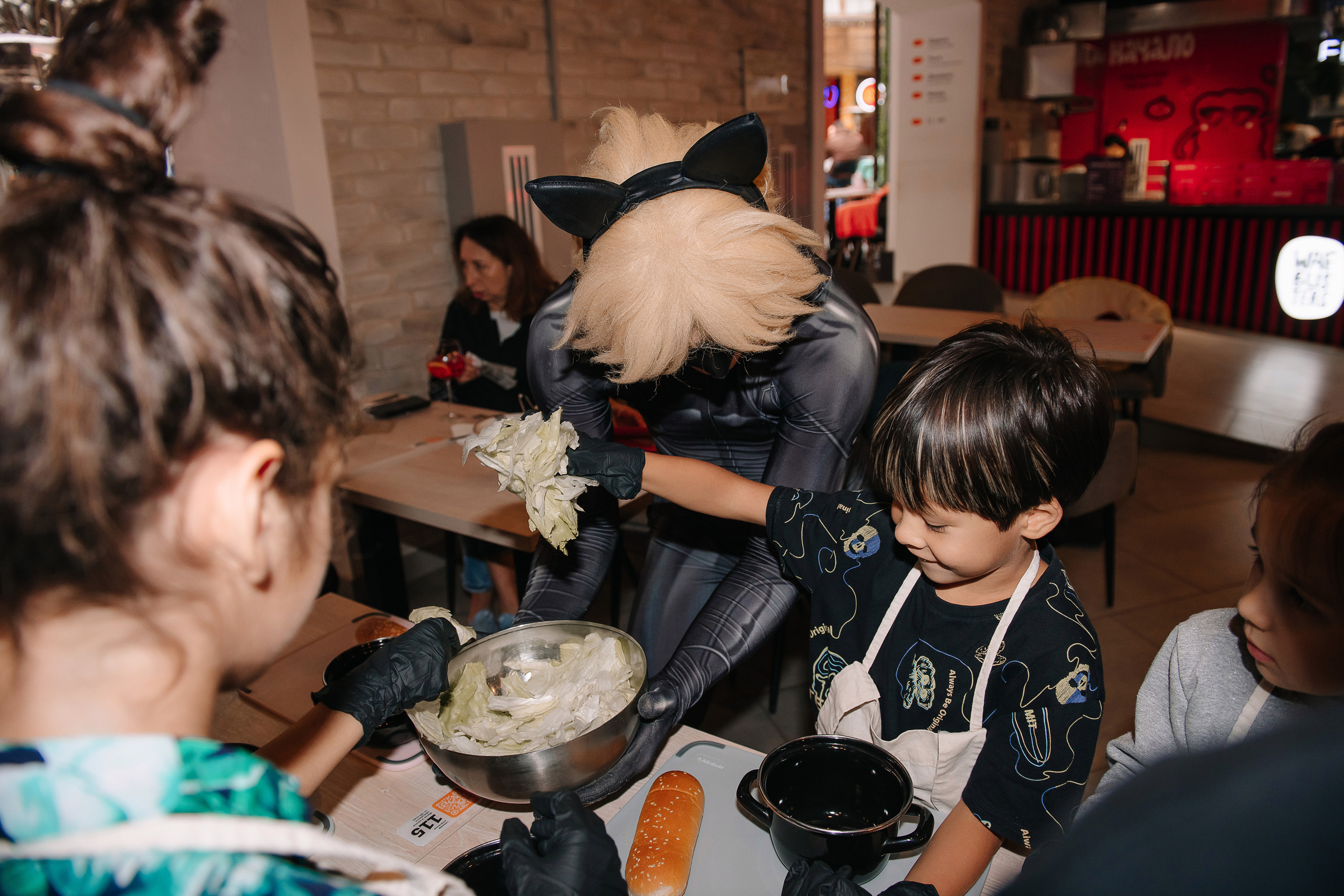 Гастродвор. Детский мастер-класс по приготовлению хот-догов🌭. Фотограф Валерия Голубева (Миронова)