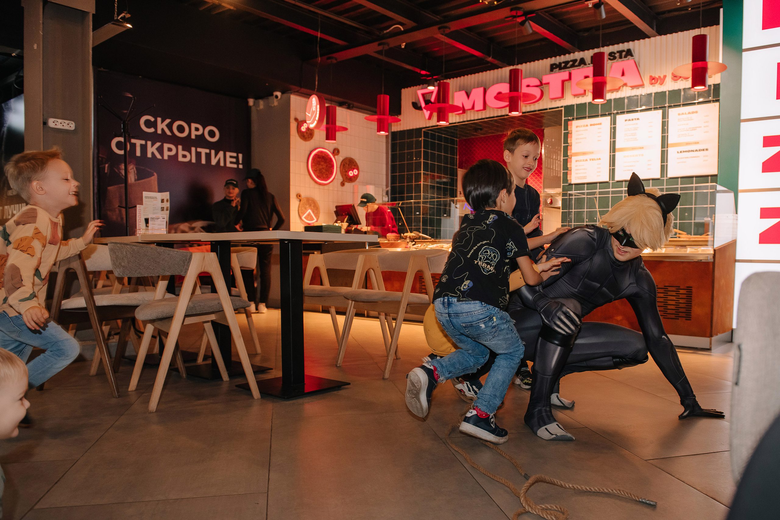 Гастродвор. Детский мастер-класс по приготовлению хот-догов🌭. Фотограф Валерия Голубева (Миронова)