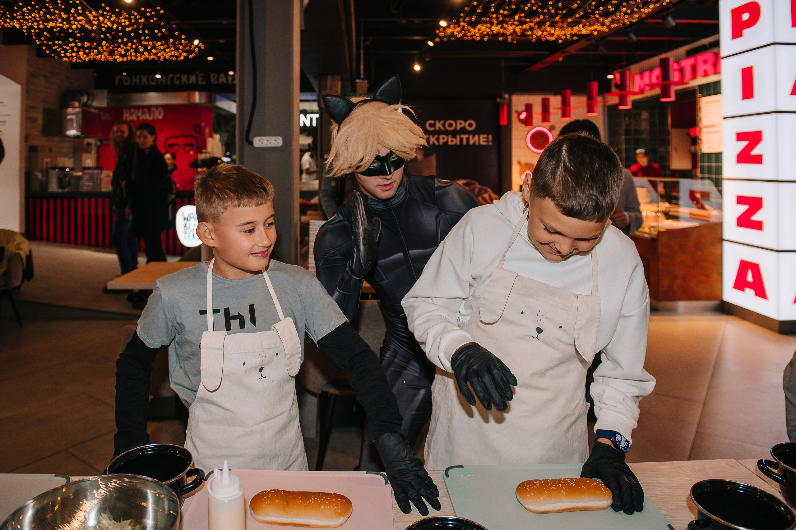 Гастродвор. Детский мастер-класс по приготовлению хот-догов🌭. Фотограф Валерия Голубева (Миронова)